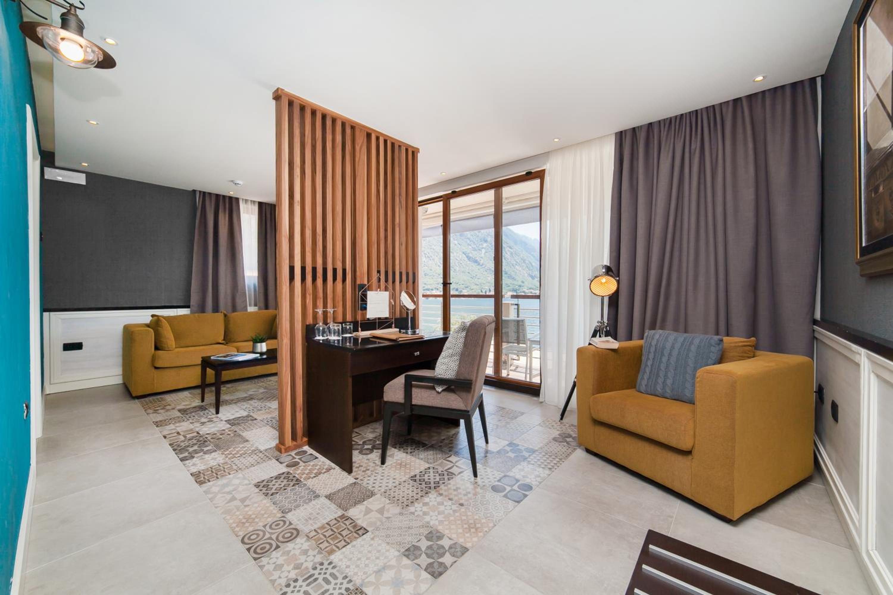 One-Bedroom Suite with Sea View