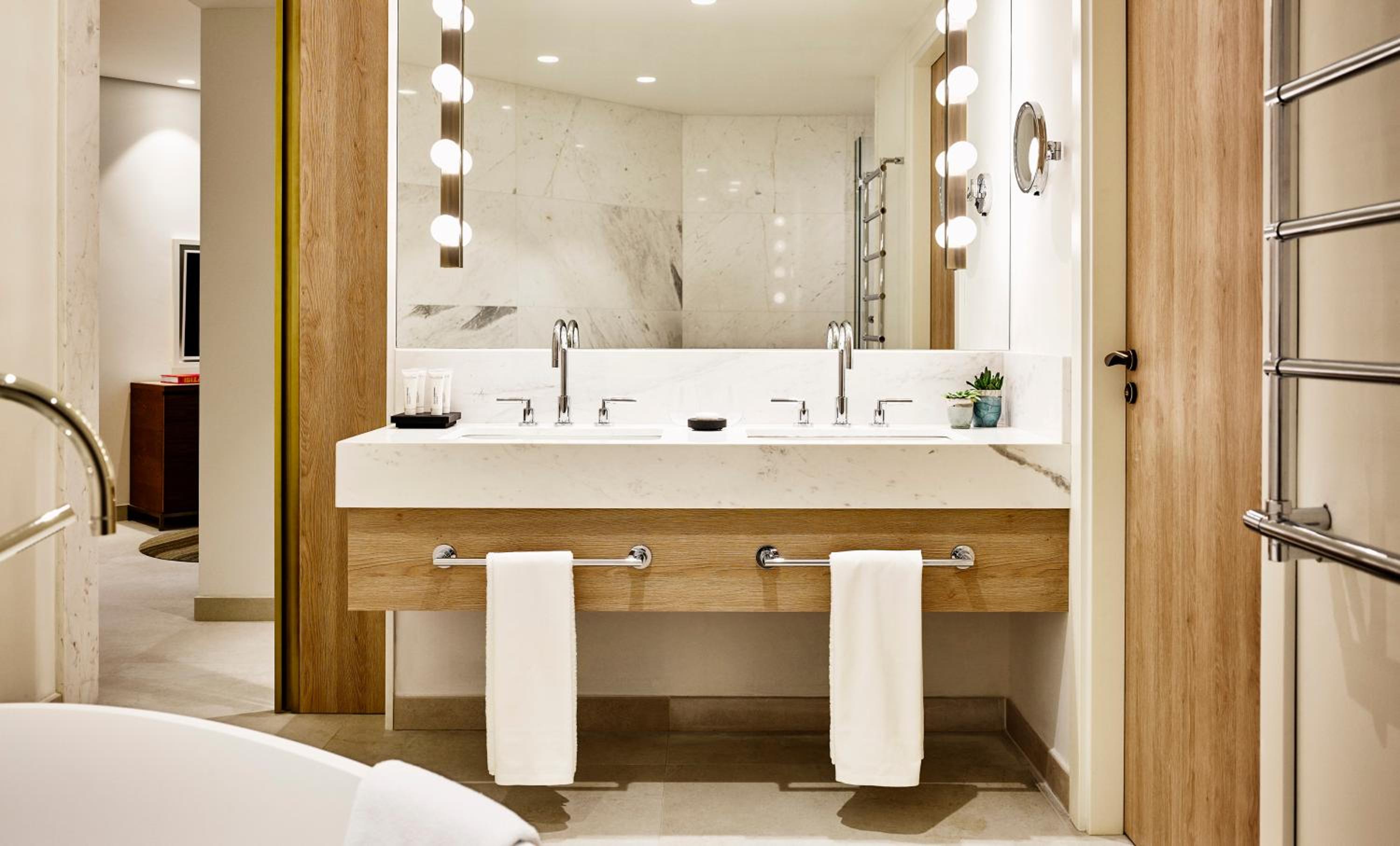 One Bedroom Suite with Sea View photo 3