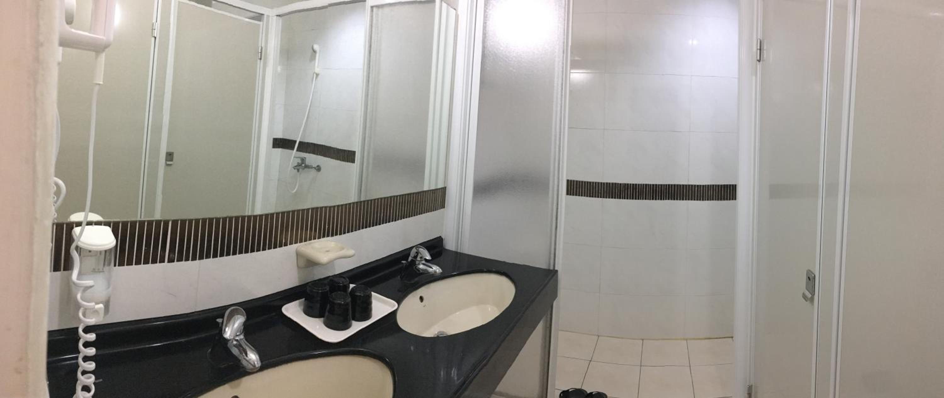 Quadruple Room - Photo 5