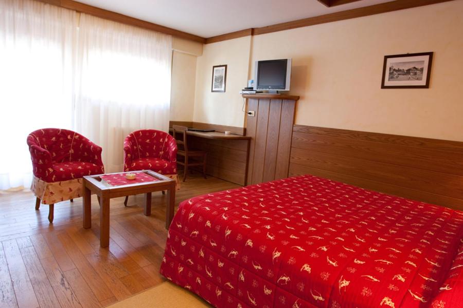 Large Double Room - Photo 1