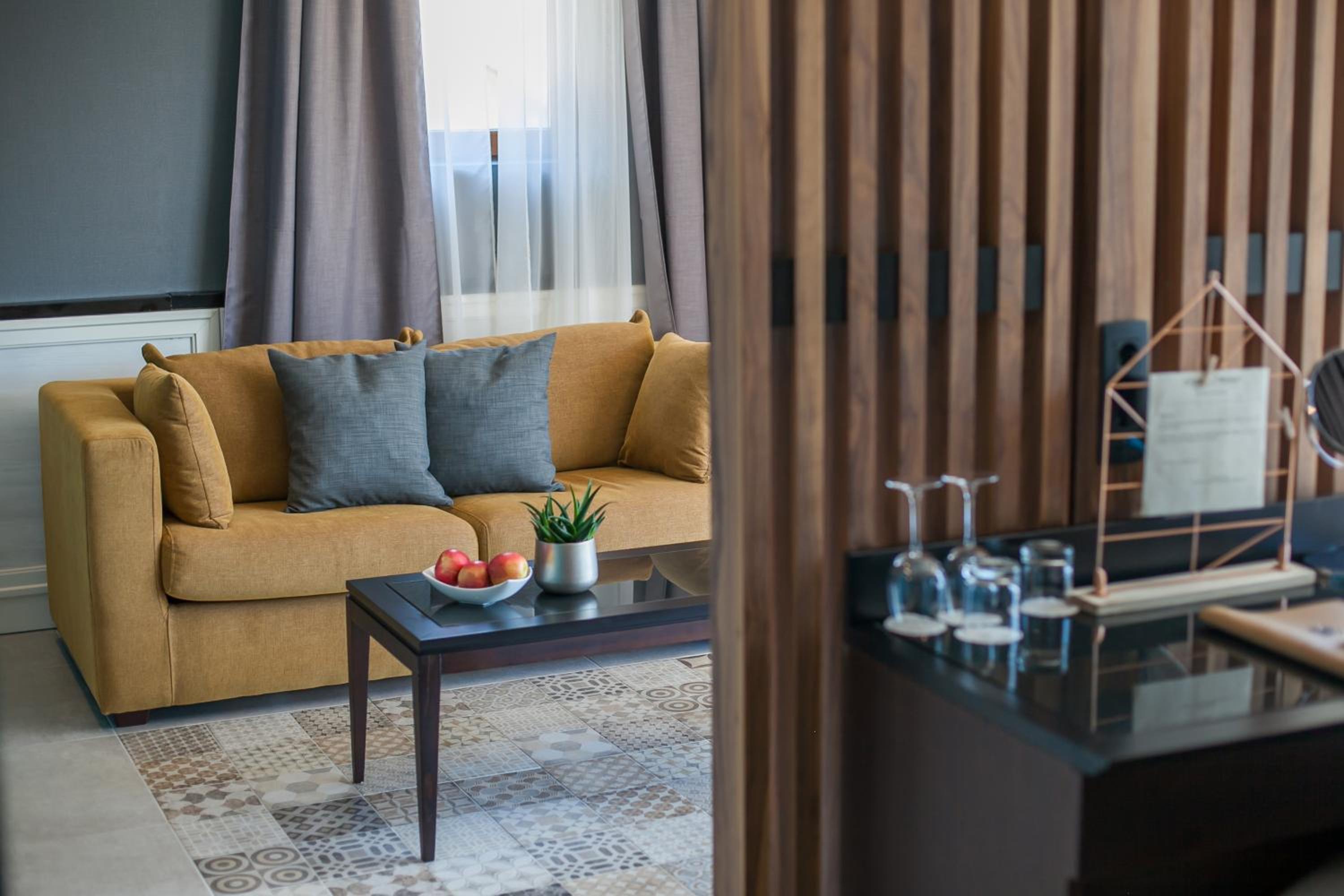 One-Bedroom Family Suite with Mountain View