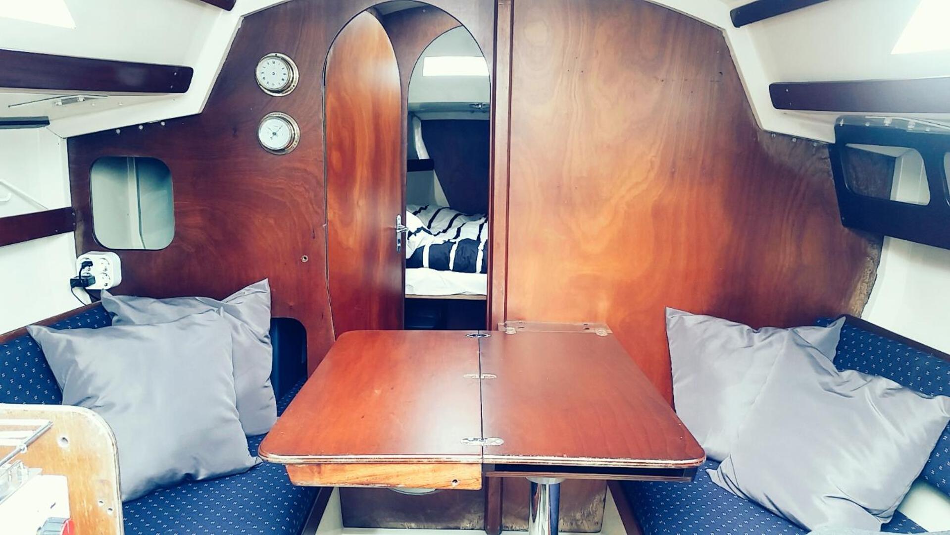 One-Bedroom Apartment With Lake View photo 1