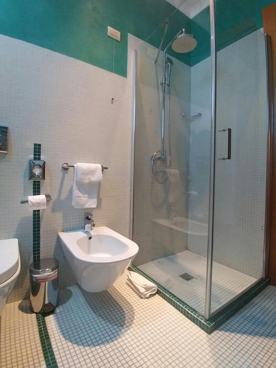 Standard Double or Twin Room - Photo 4