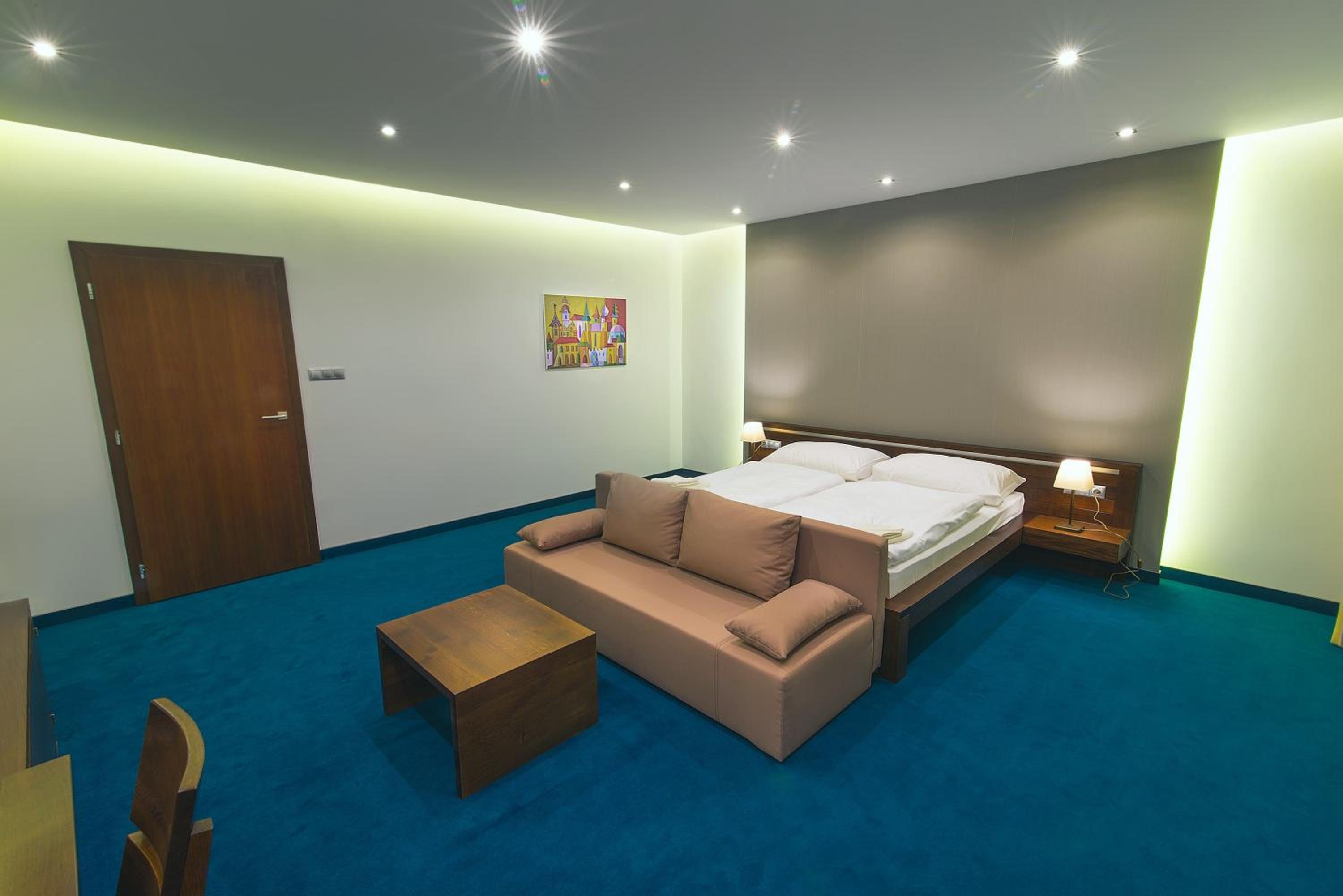 Double Room - Photo 7