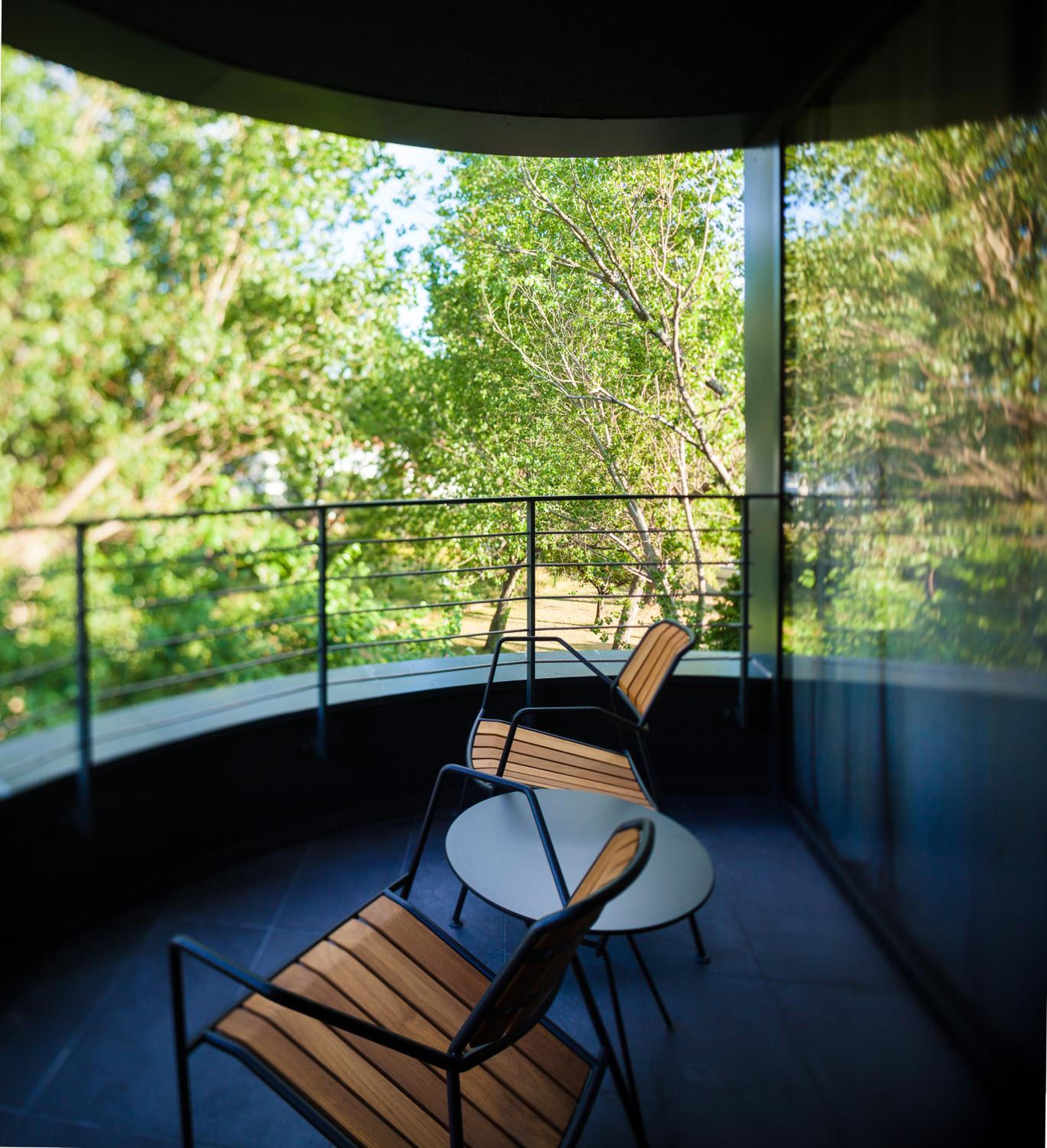 One-Bedroom Apartment with Balcony photo 2