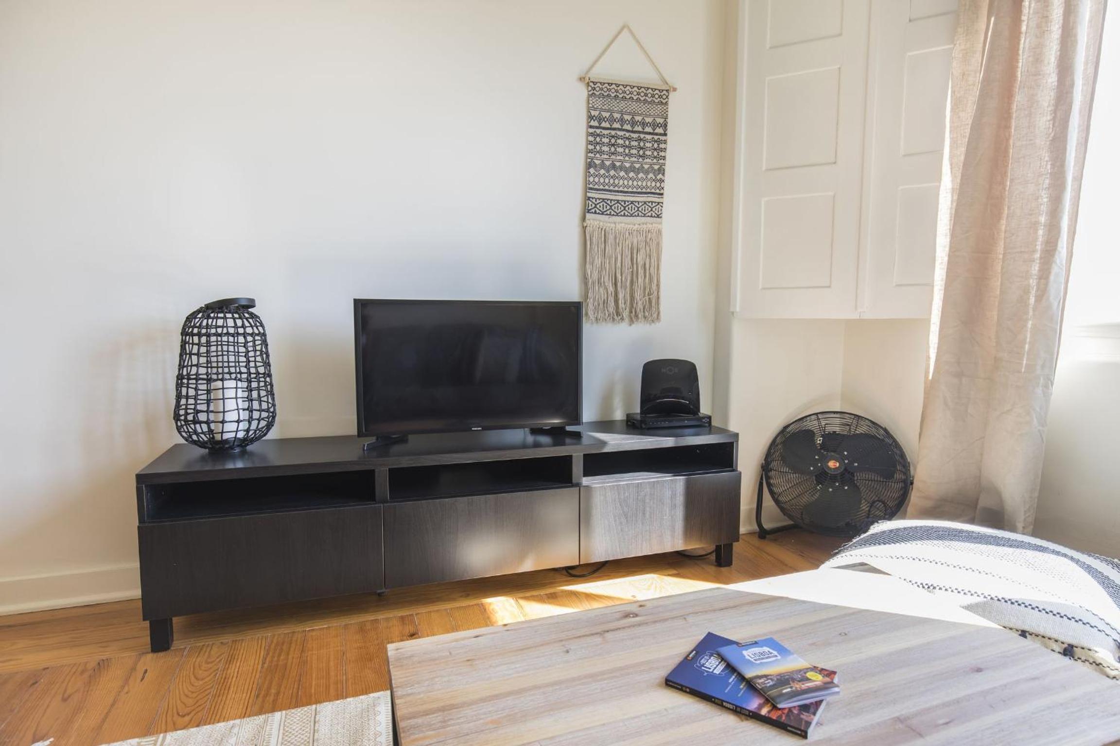 Two-Bedroom Apartment - Photo 2