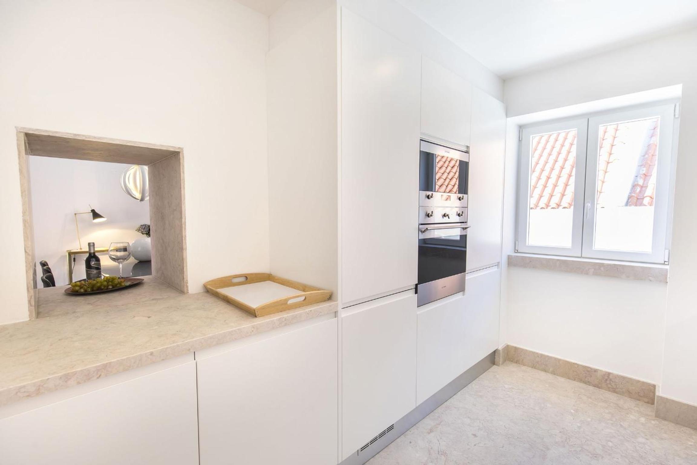 Apartment with Balcony - Photo 4