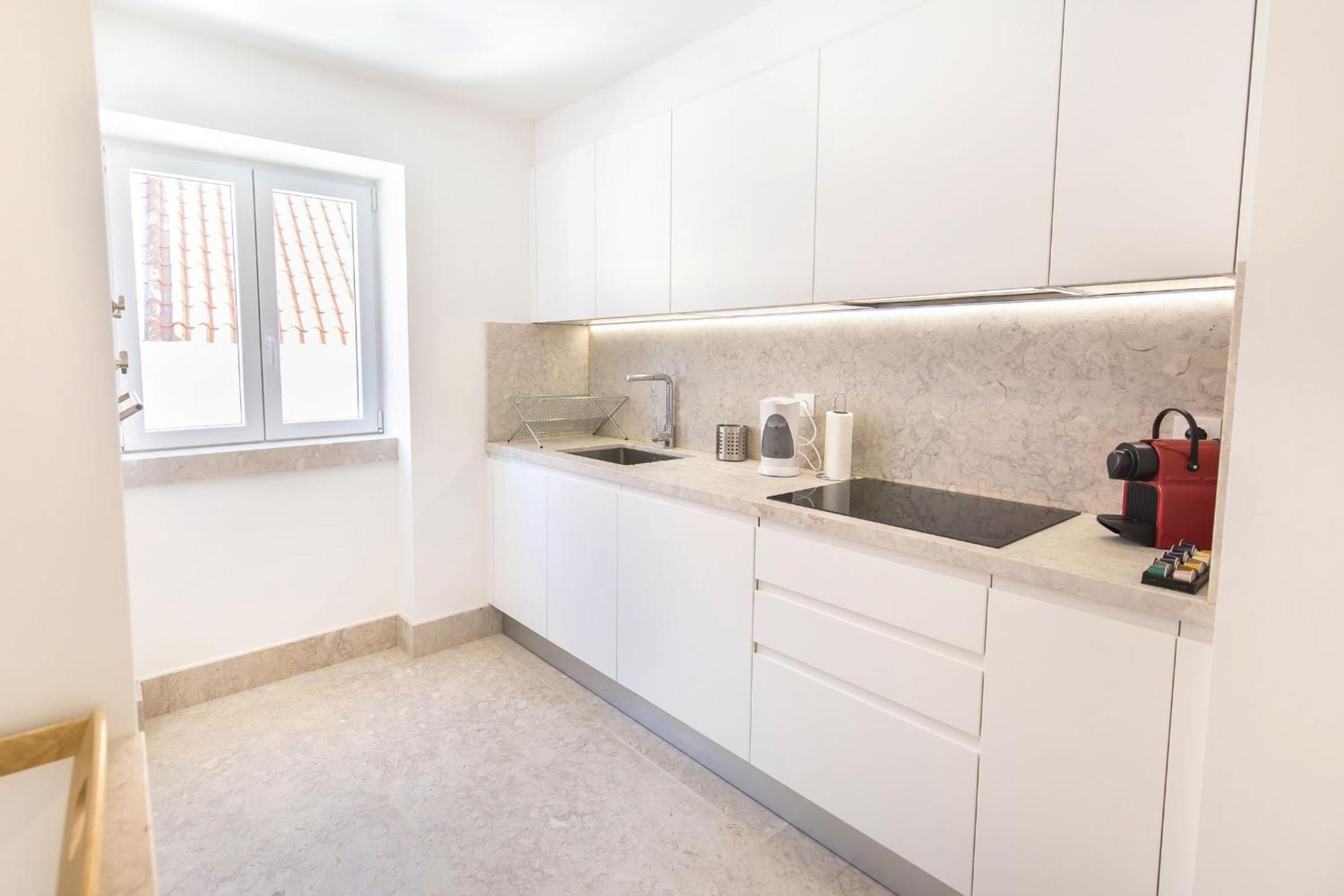 Apartment with Balcony - Photo 18