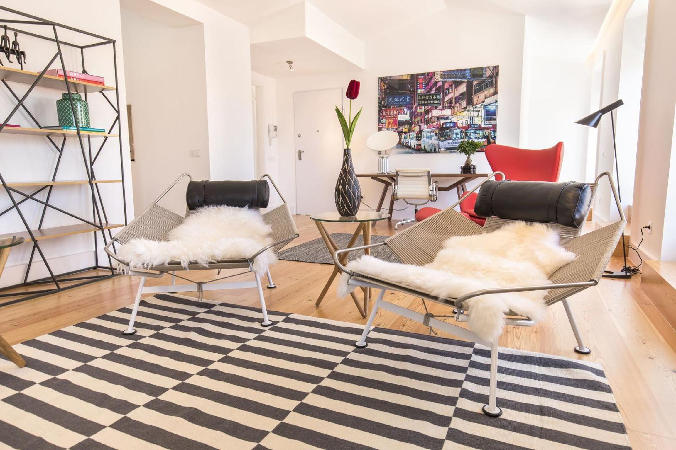 Apartment with Balcony - Photo 32
