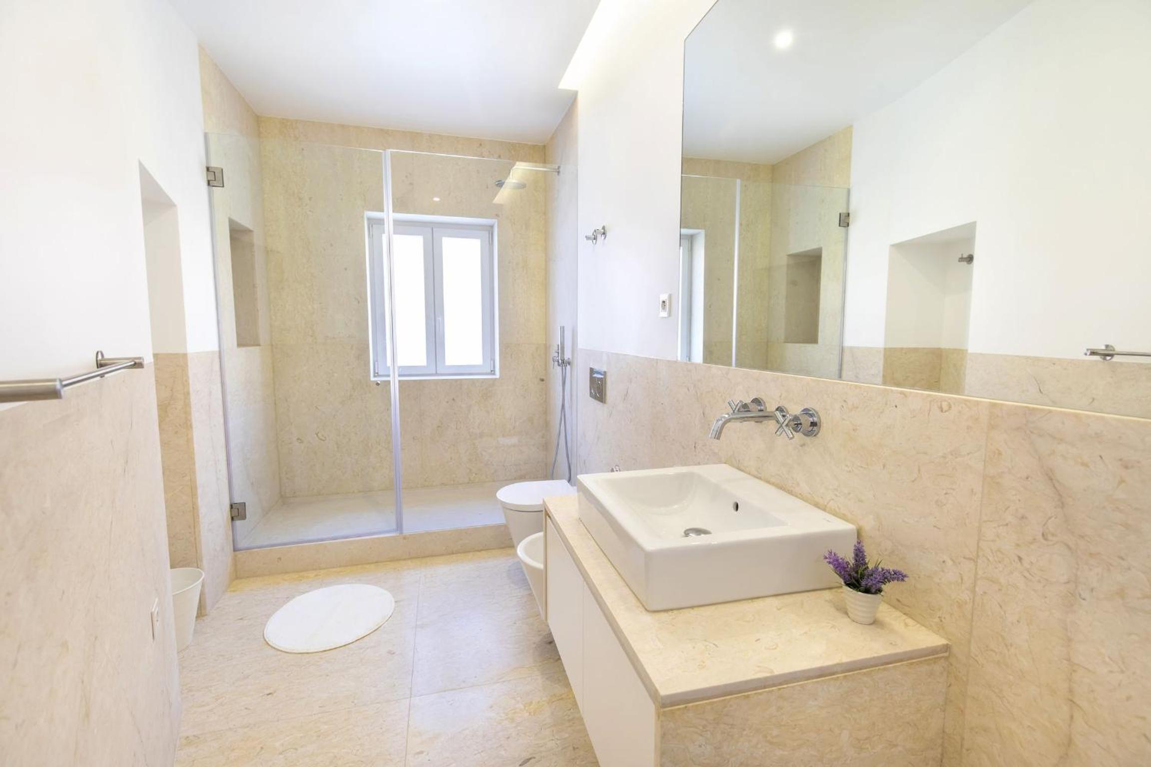 Apartment with Balcony - Photo 33