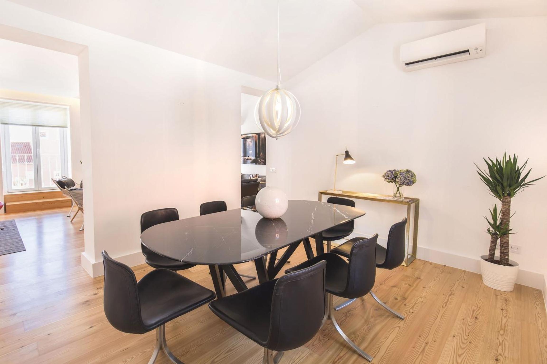 Apartment with Balcony - Photo 37