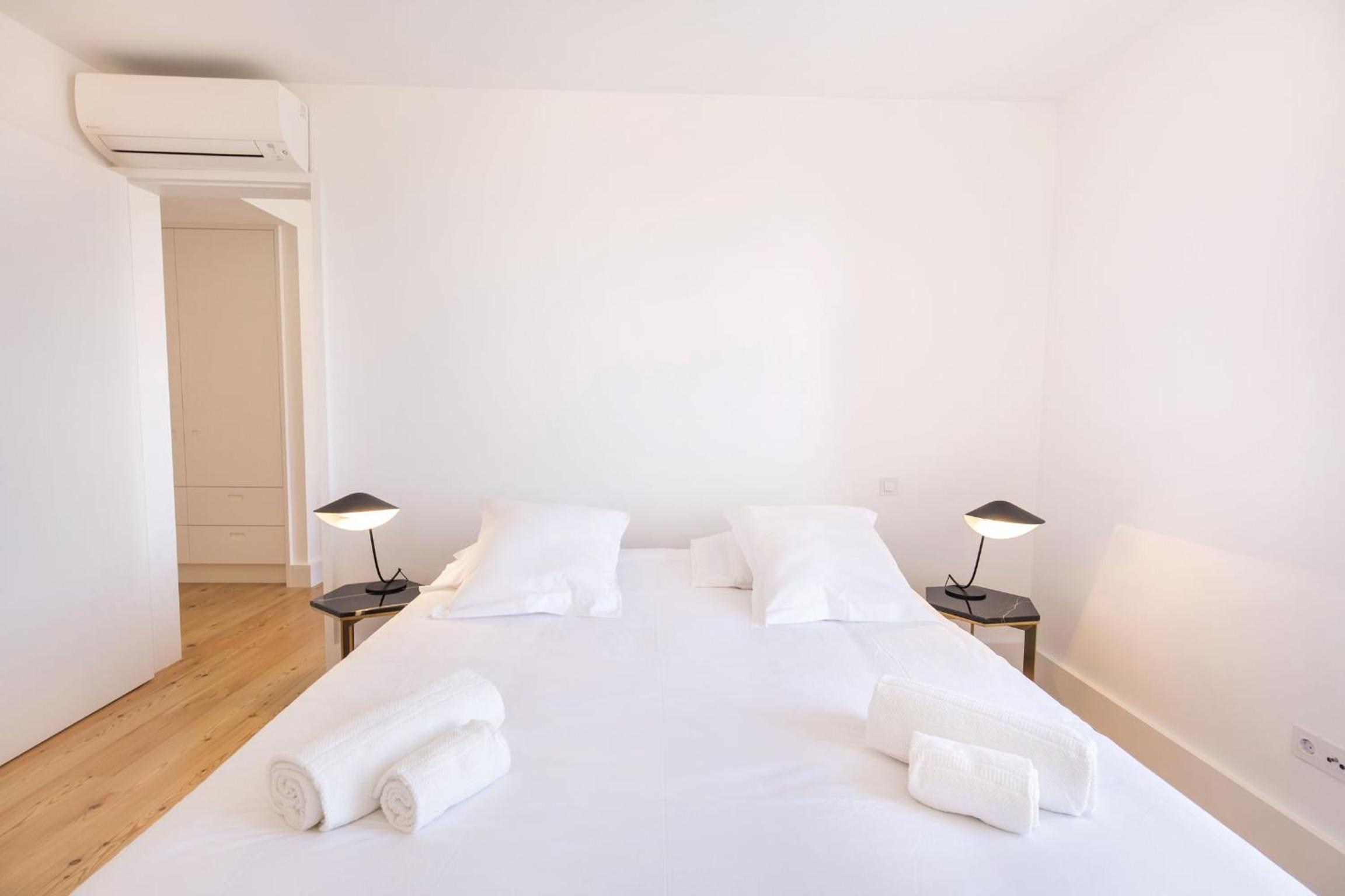 Apartment with Balcony - Photo 44