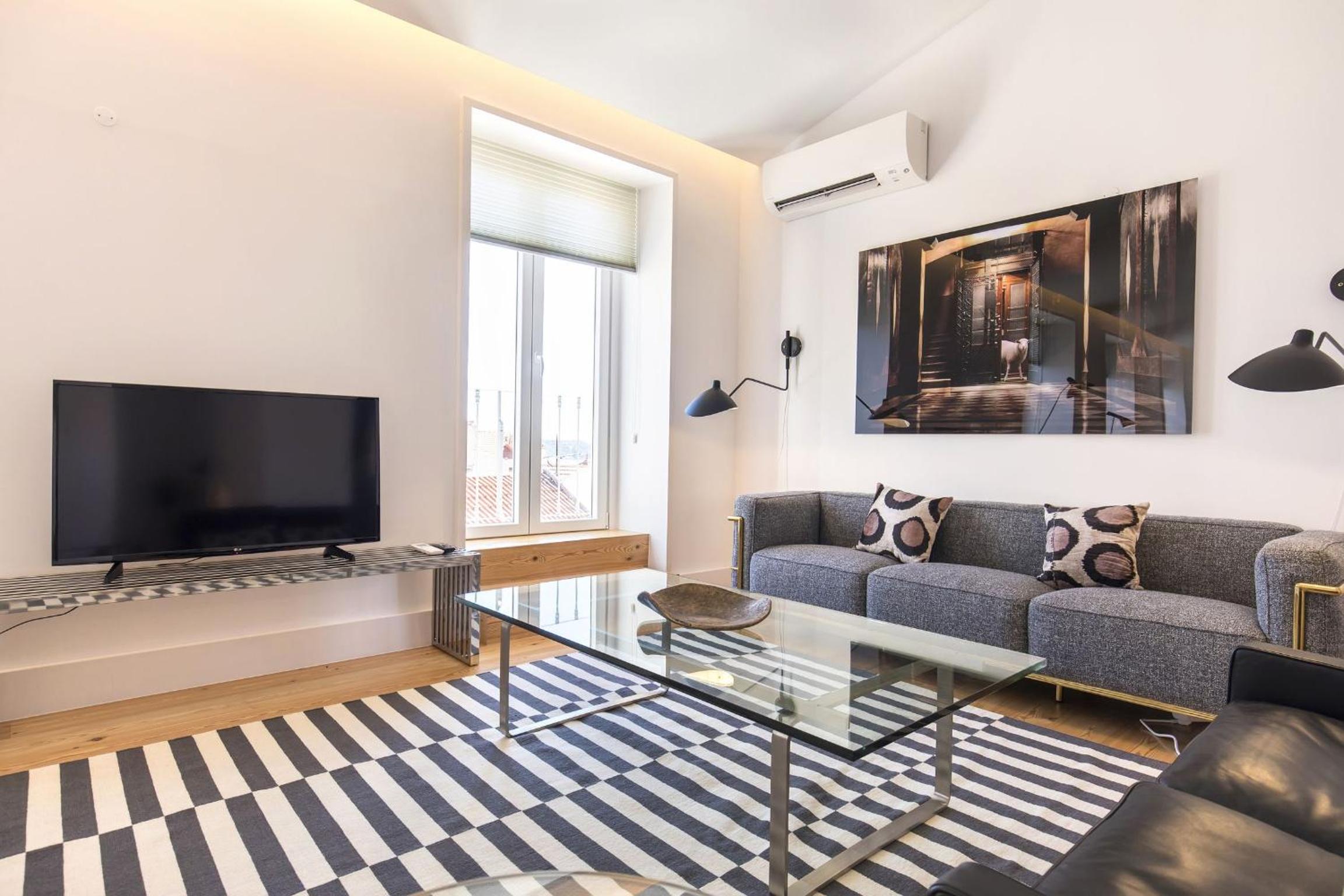Apartment with Balcony - Photo 48