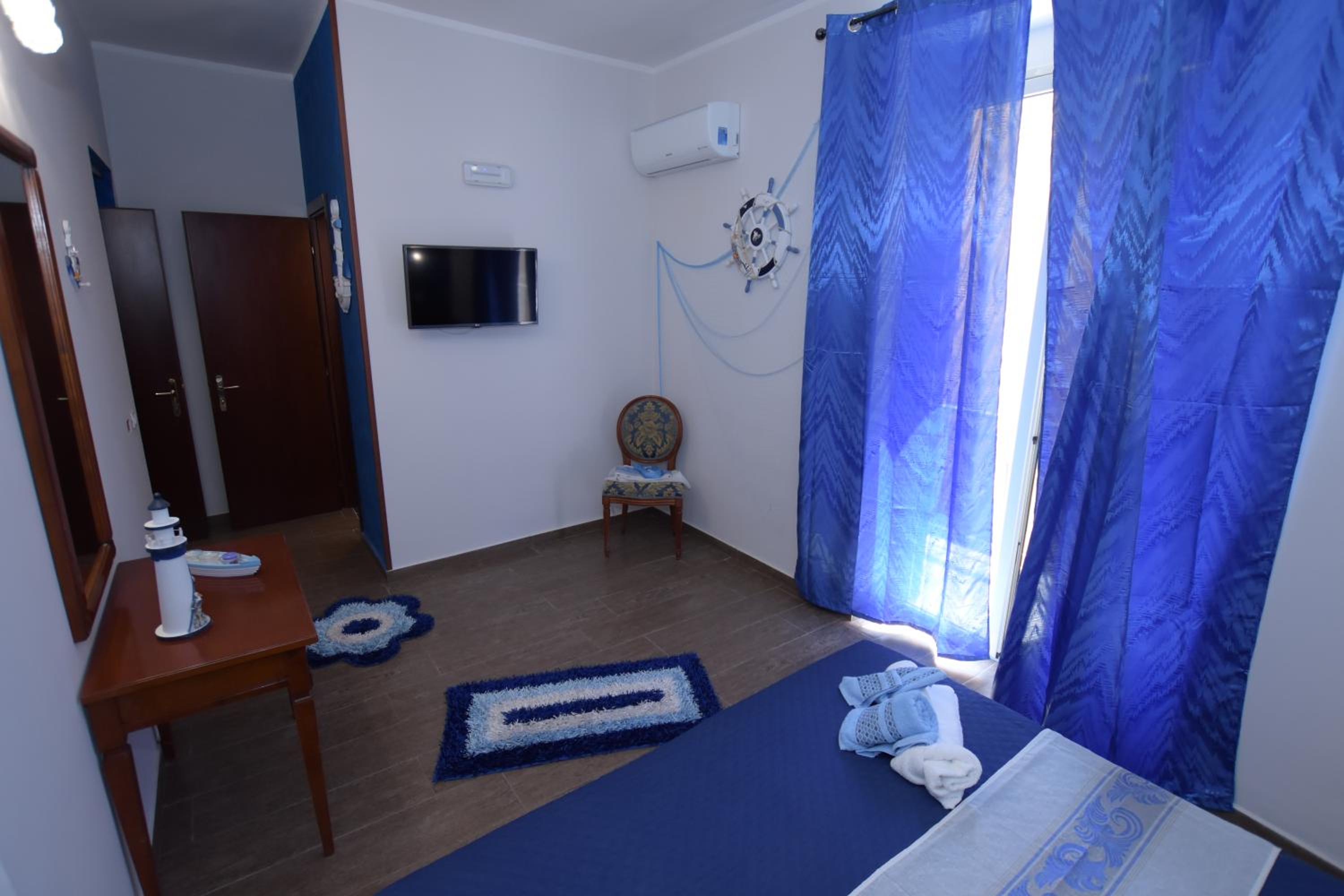 Superior Double or Twin Room with City View - Photo 1