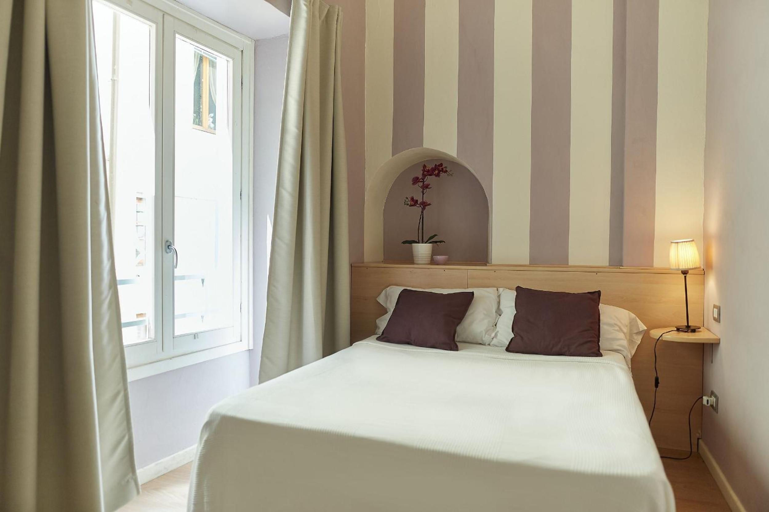 Double Room with Private External Bathroom photo 1