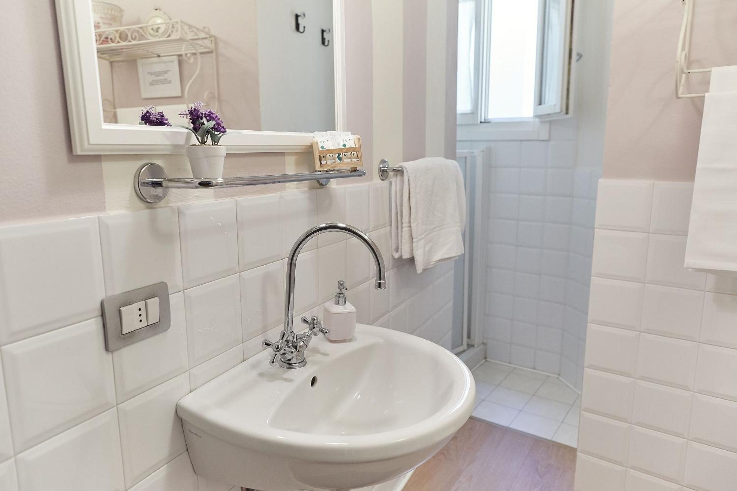 Double Room with Private External Bathroom photo 3