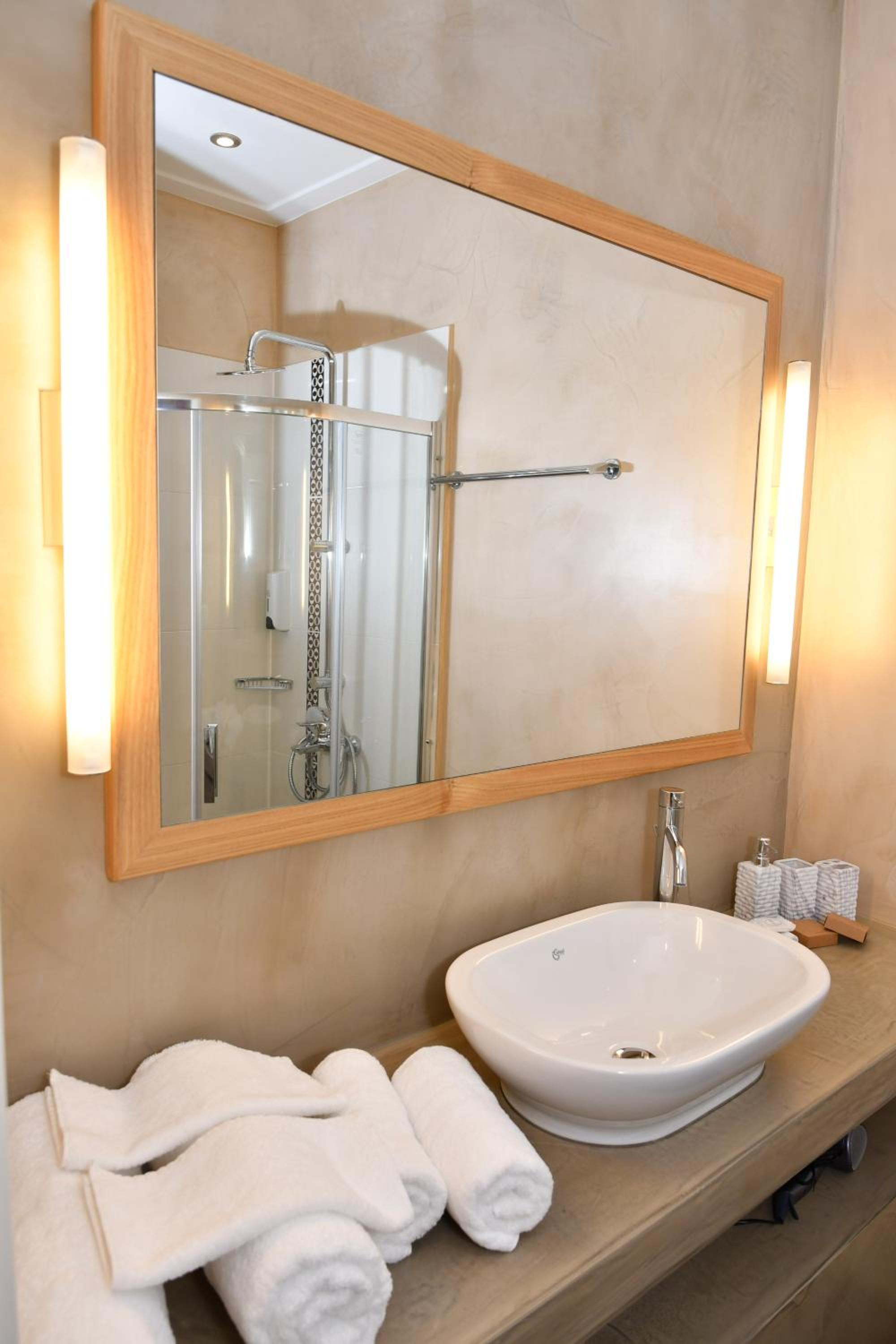 Triple Room with Balcony - Photo 4