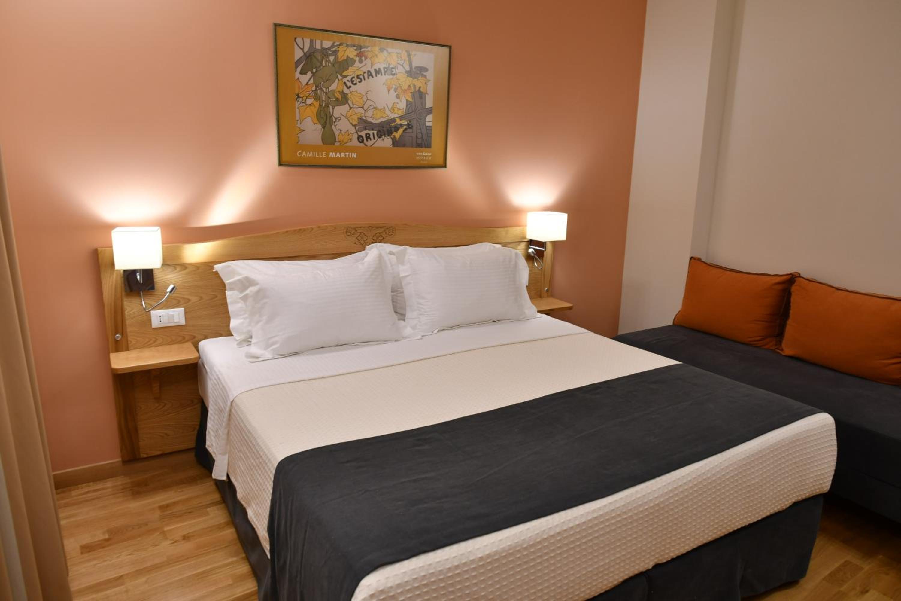 Triple Room with Balcony - Photo 8