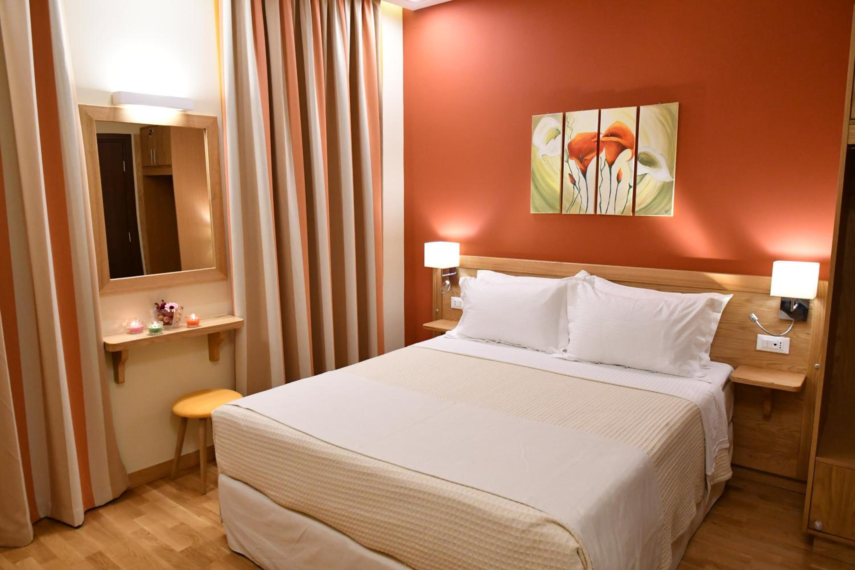 Double or Twin Room with Balcony - Photo 1