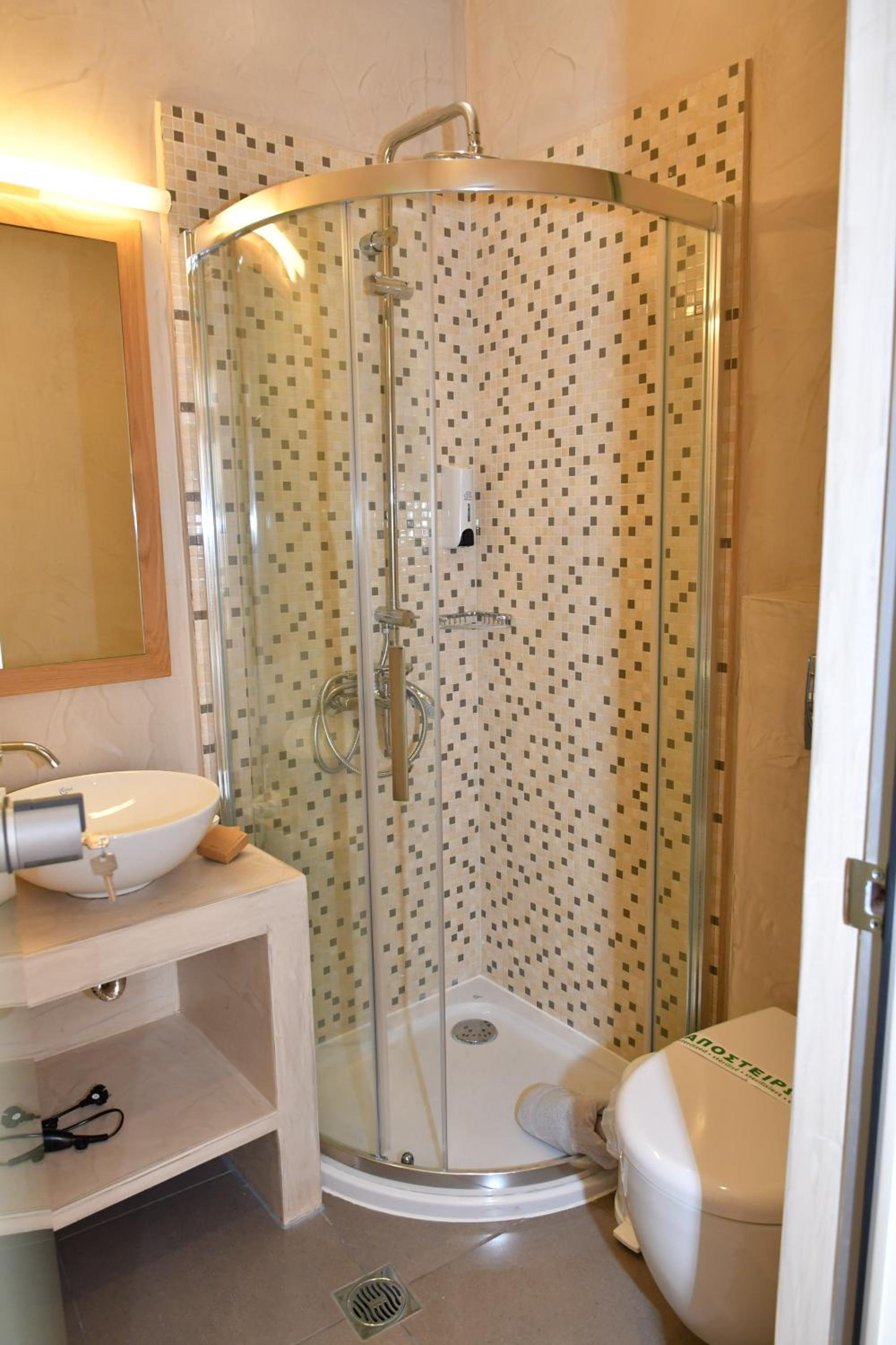 Double or Twin Room with Balcony - Photo 2