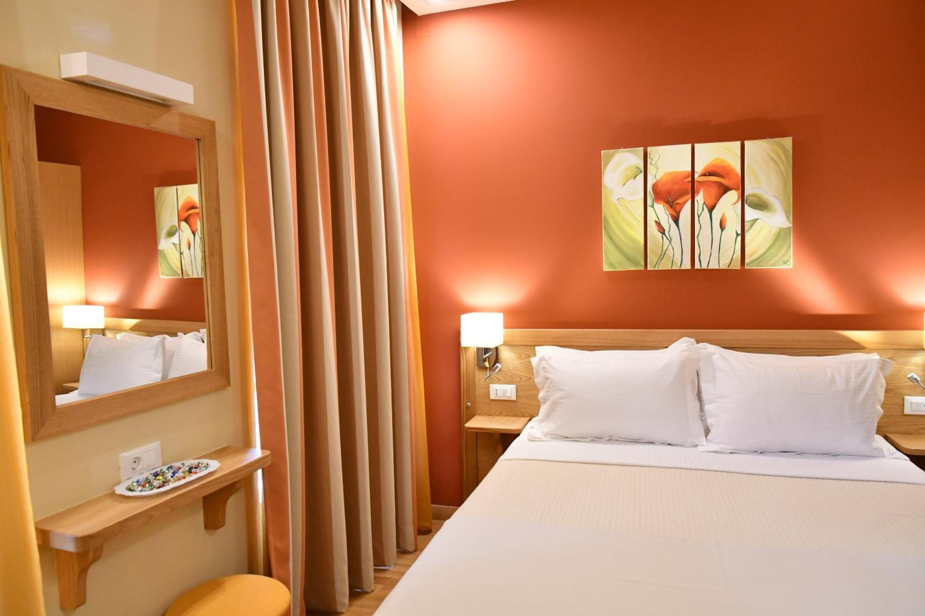 Double or Twin Room with Balcony - Photo 8