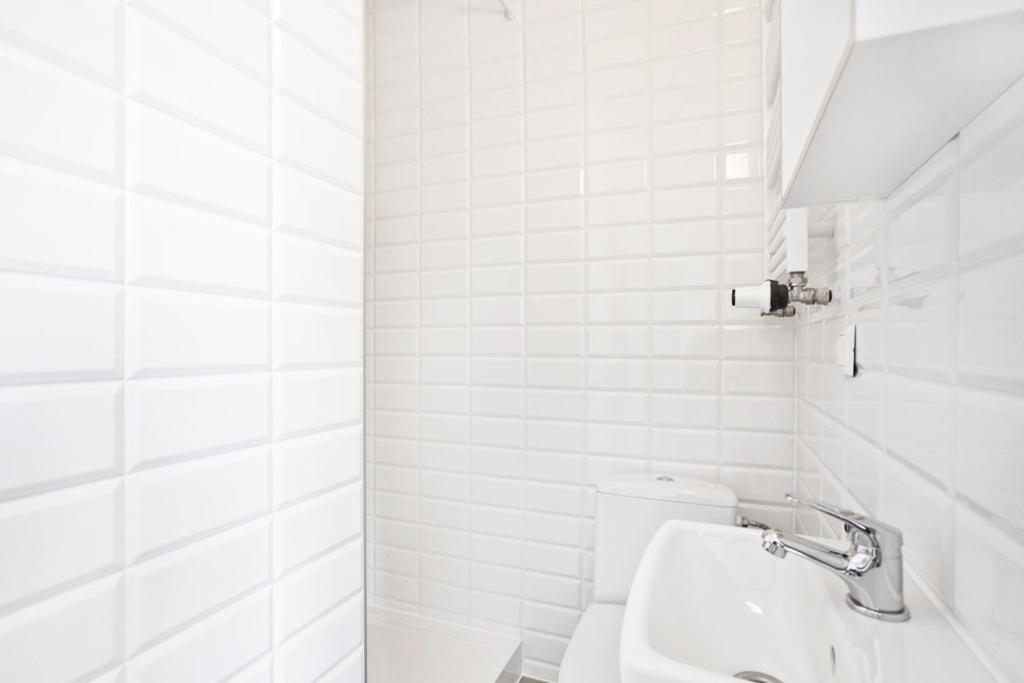 Budget Double Room - Photo 7