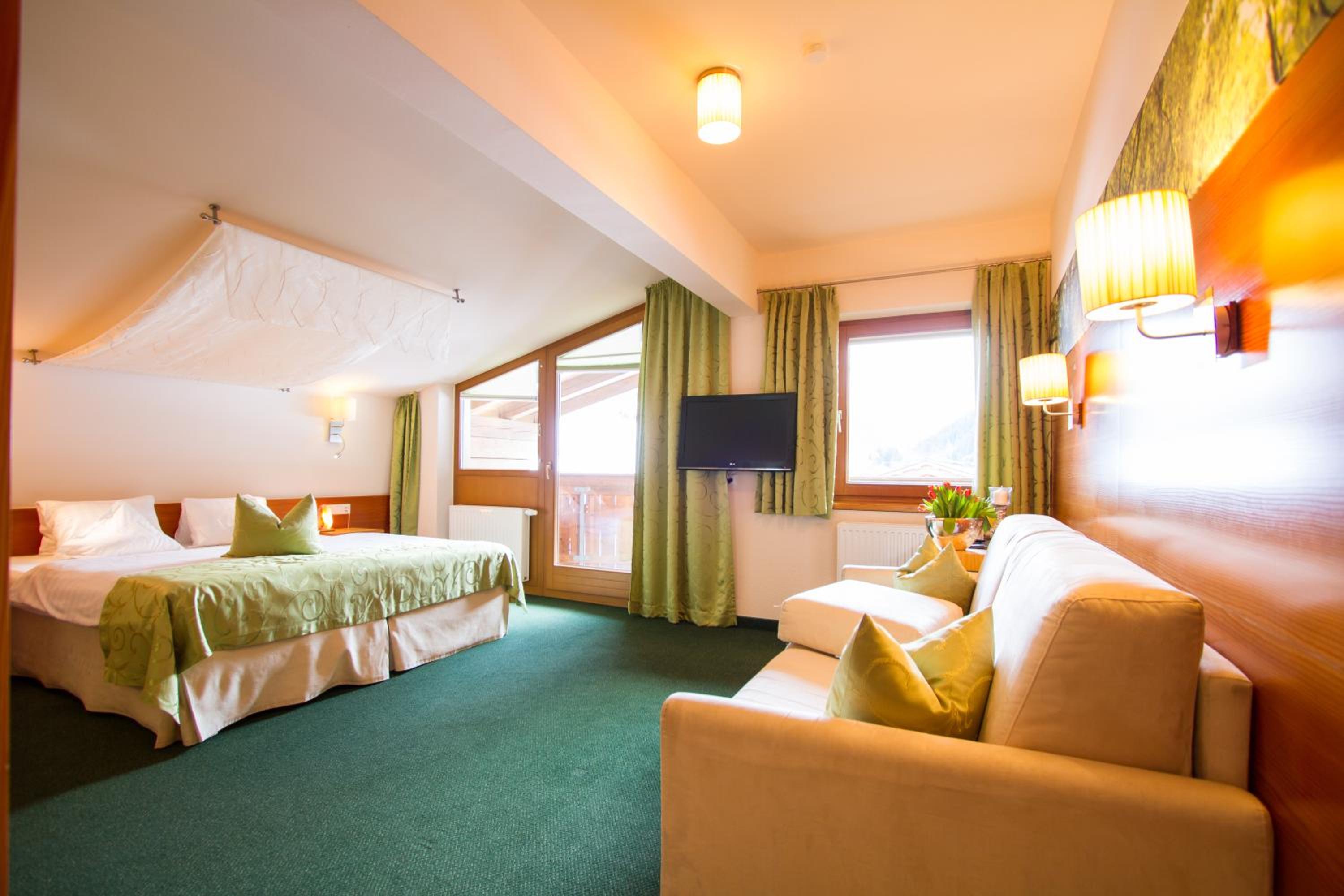 Suite - Photo 2