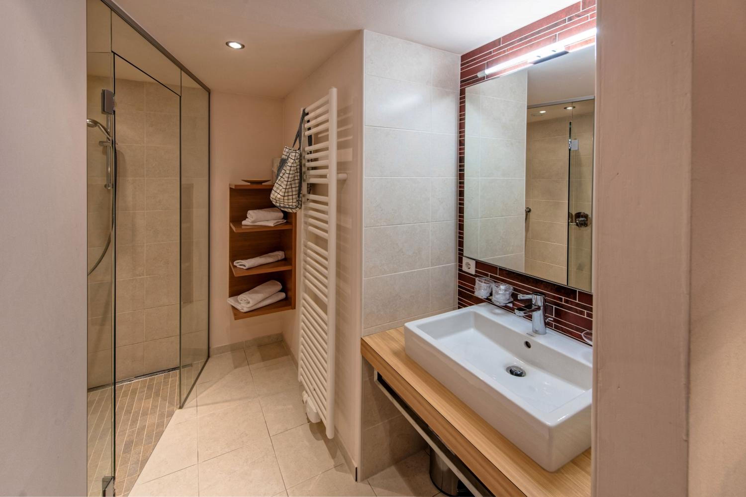 Suite - Photo 3