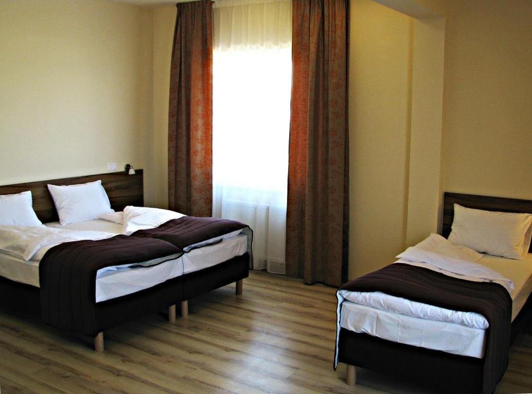 Triple Room - Photo 1