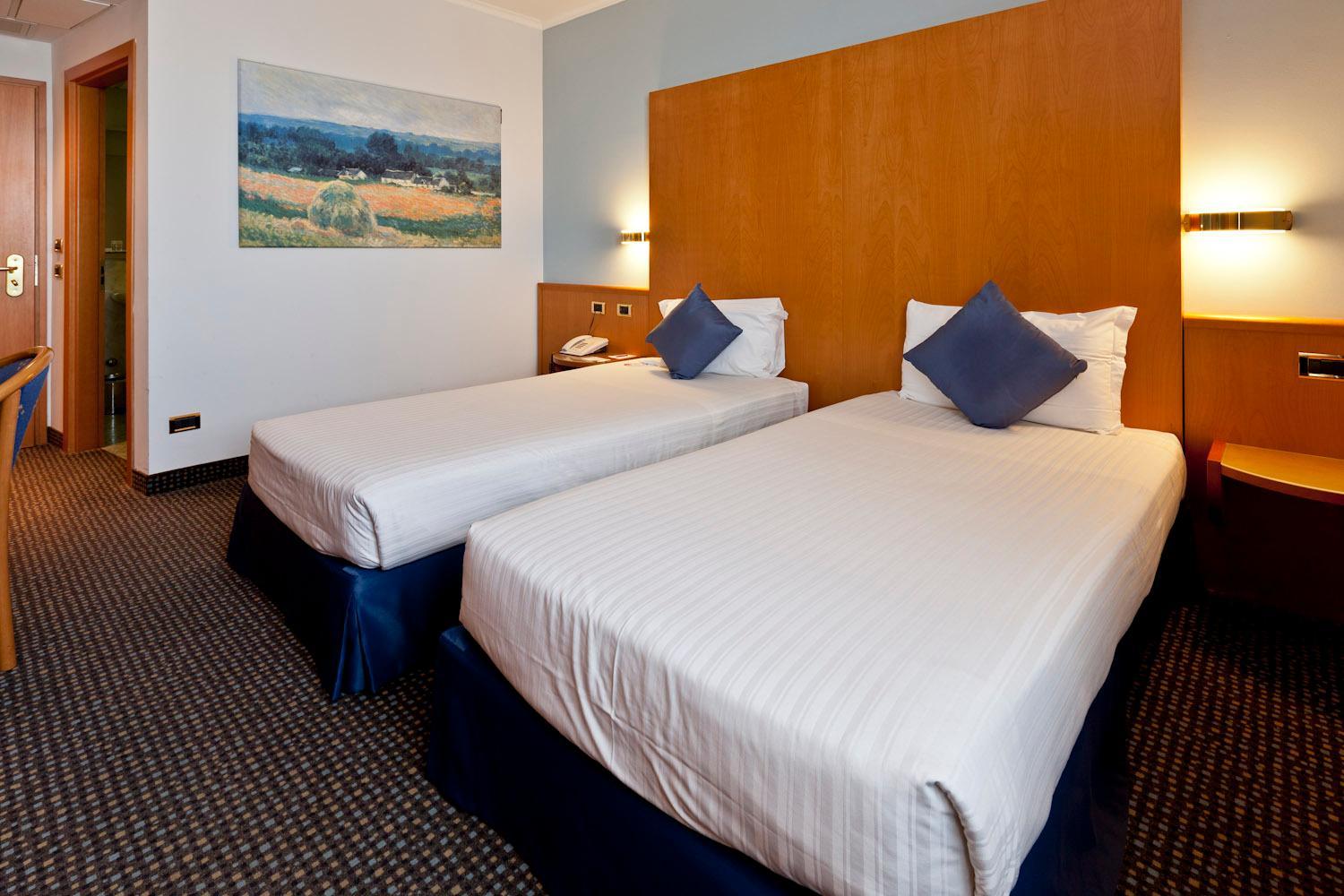 Twin Room - Photo 2