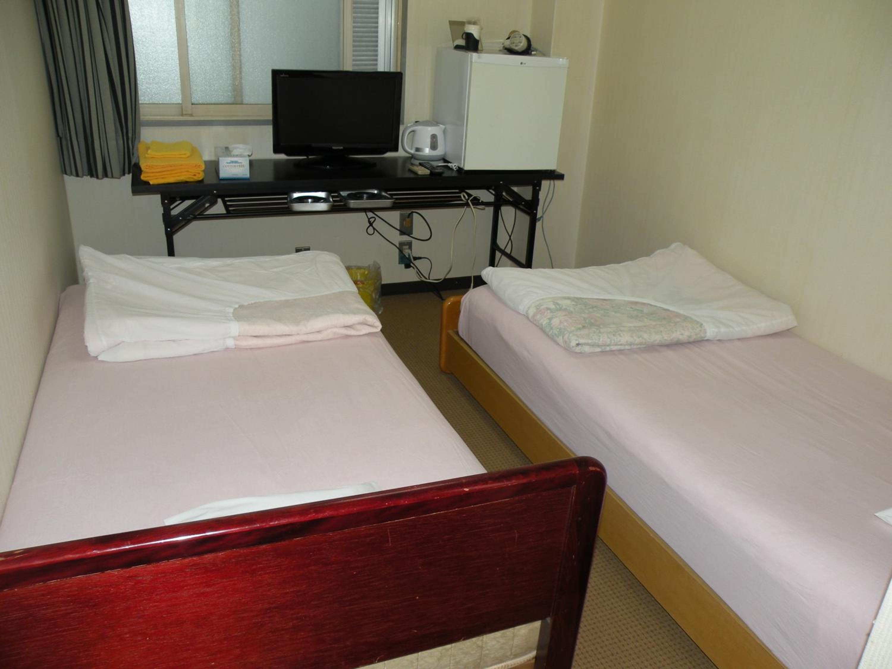 Twin Room - Photo 6