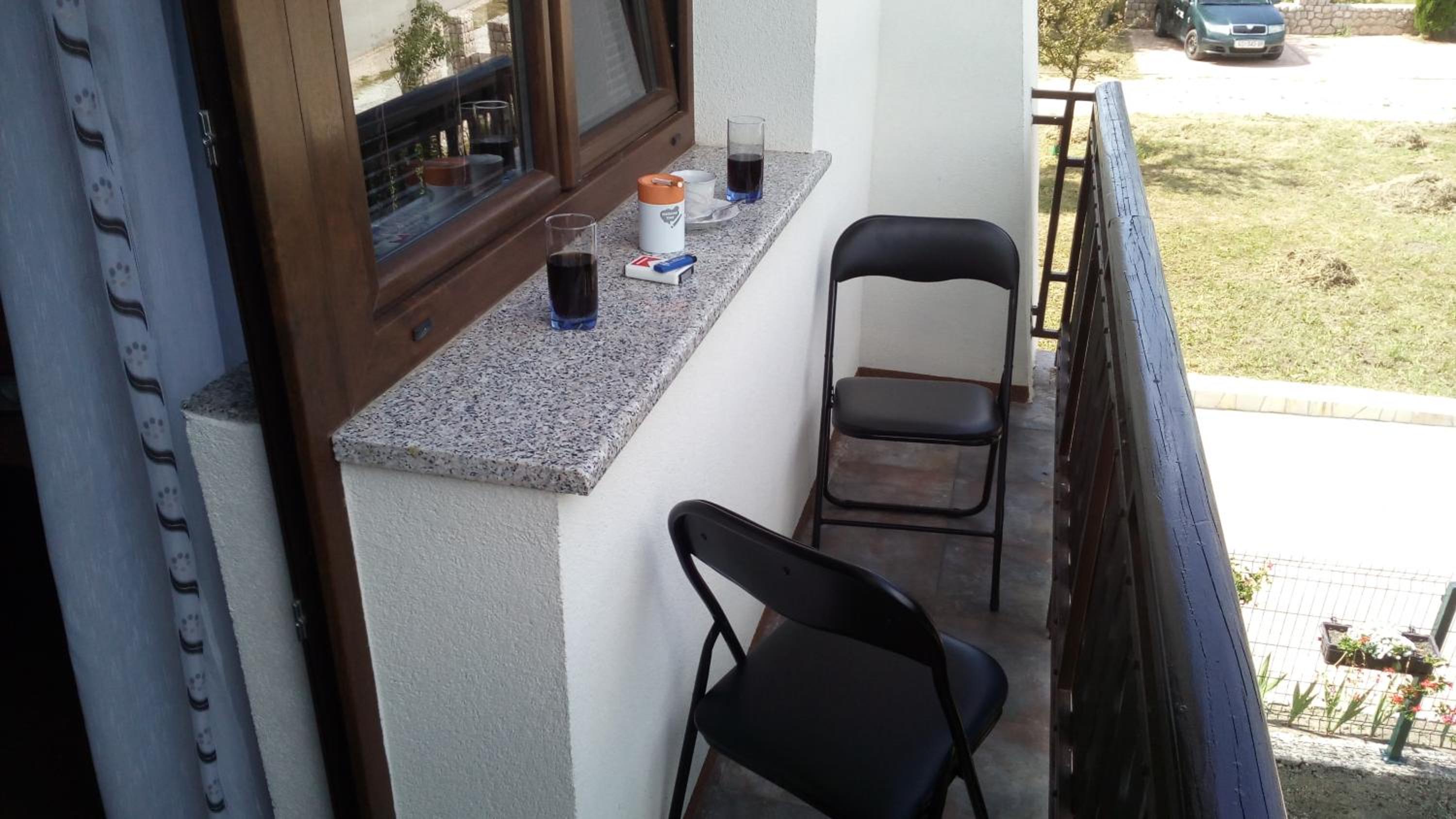 Triple Room with Balcony - Photo 14