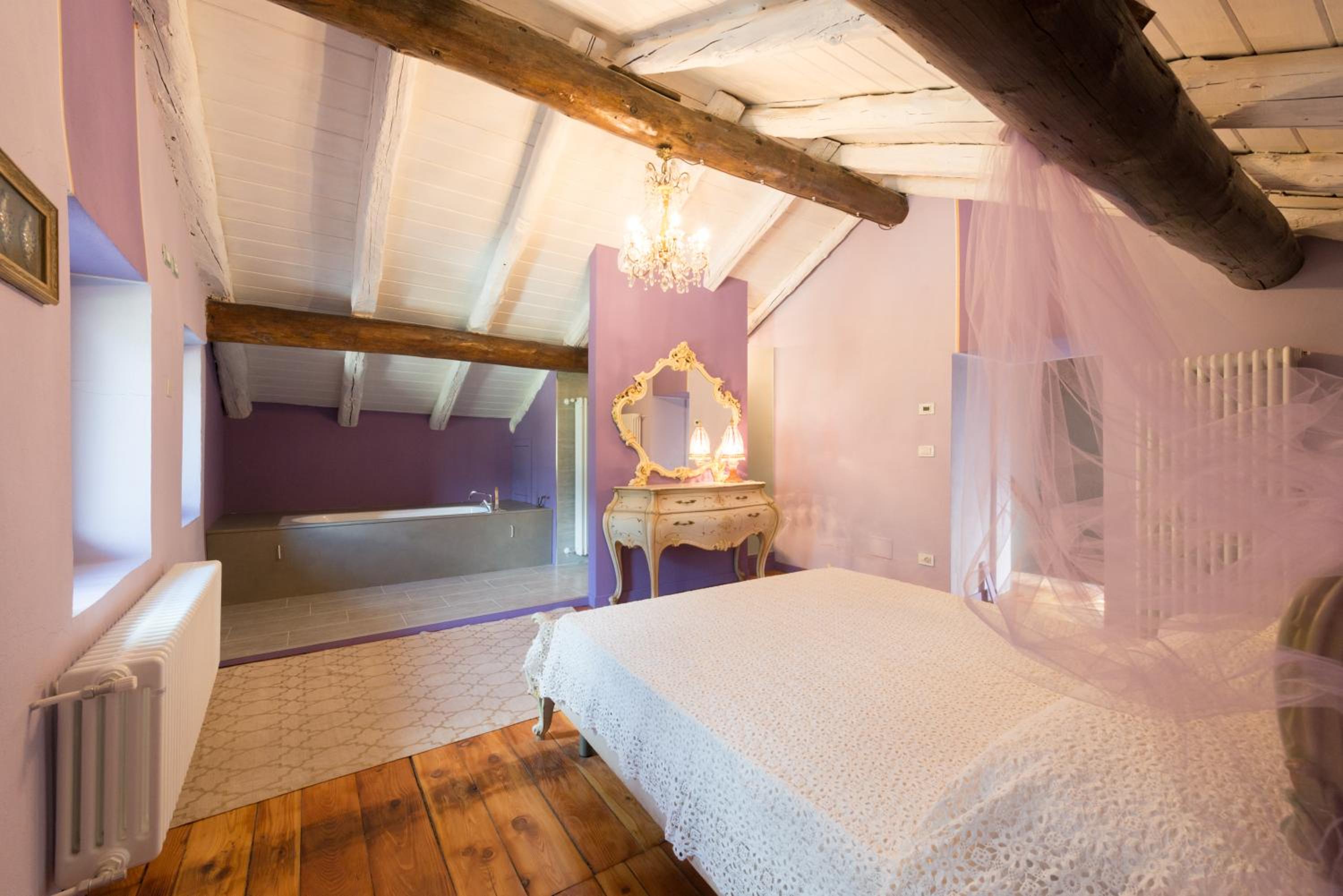 Suite with Spa Bath - Photo 1