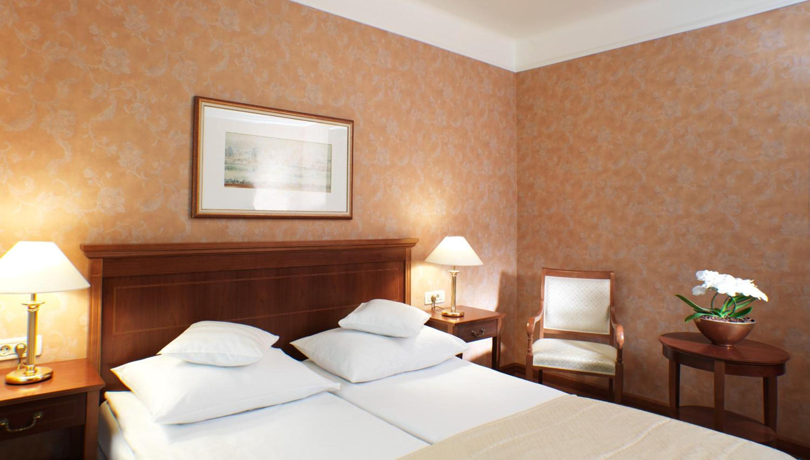 Double Room with Balcony - Photo 3