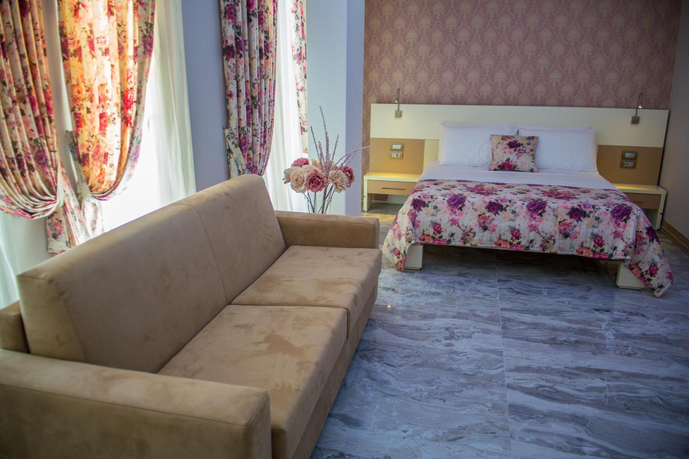 Deluxe Junior Suite photo 3