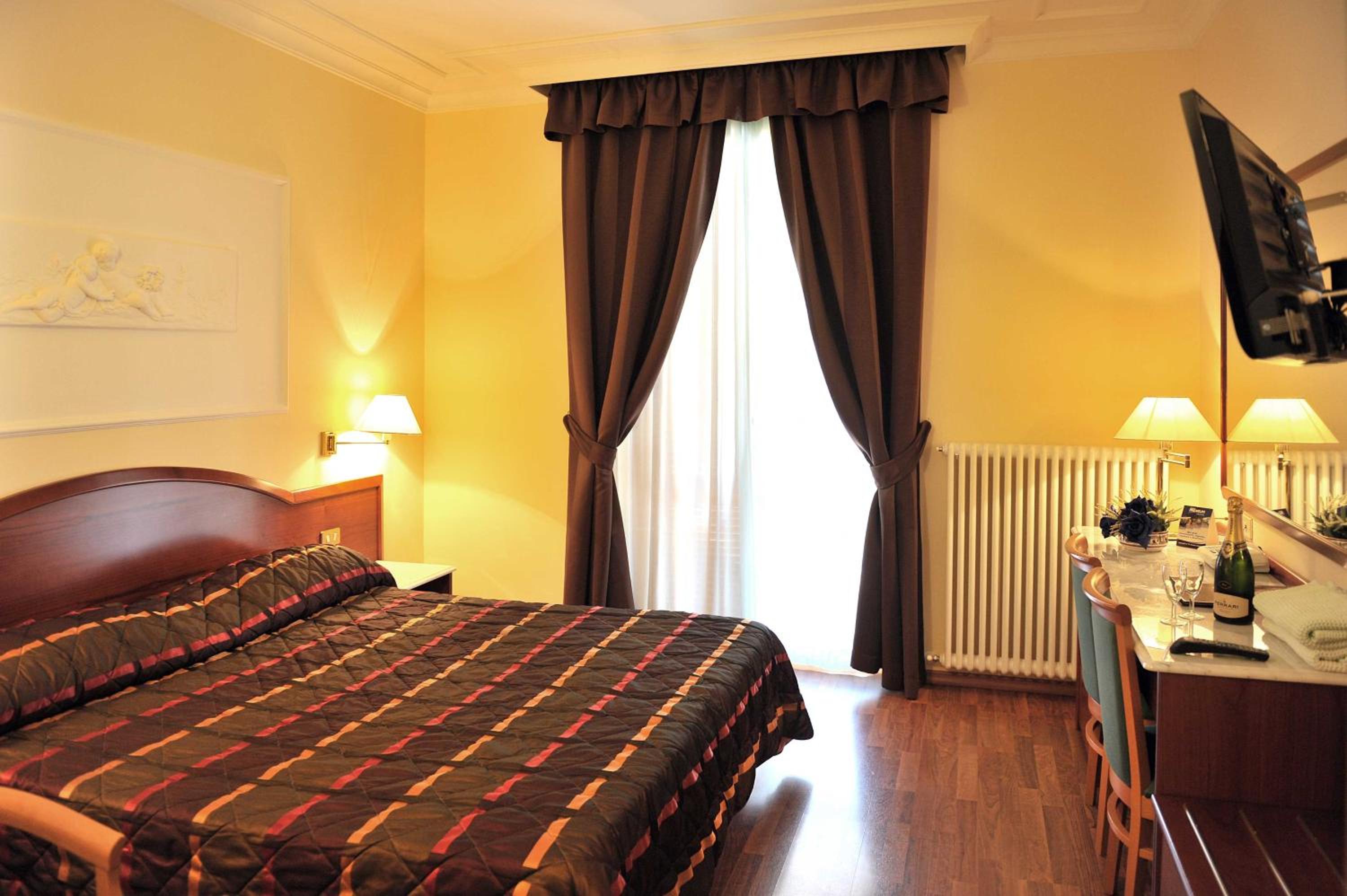Double Room - Photo 3