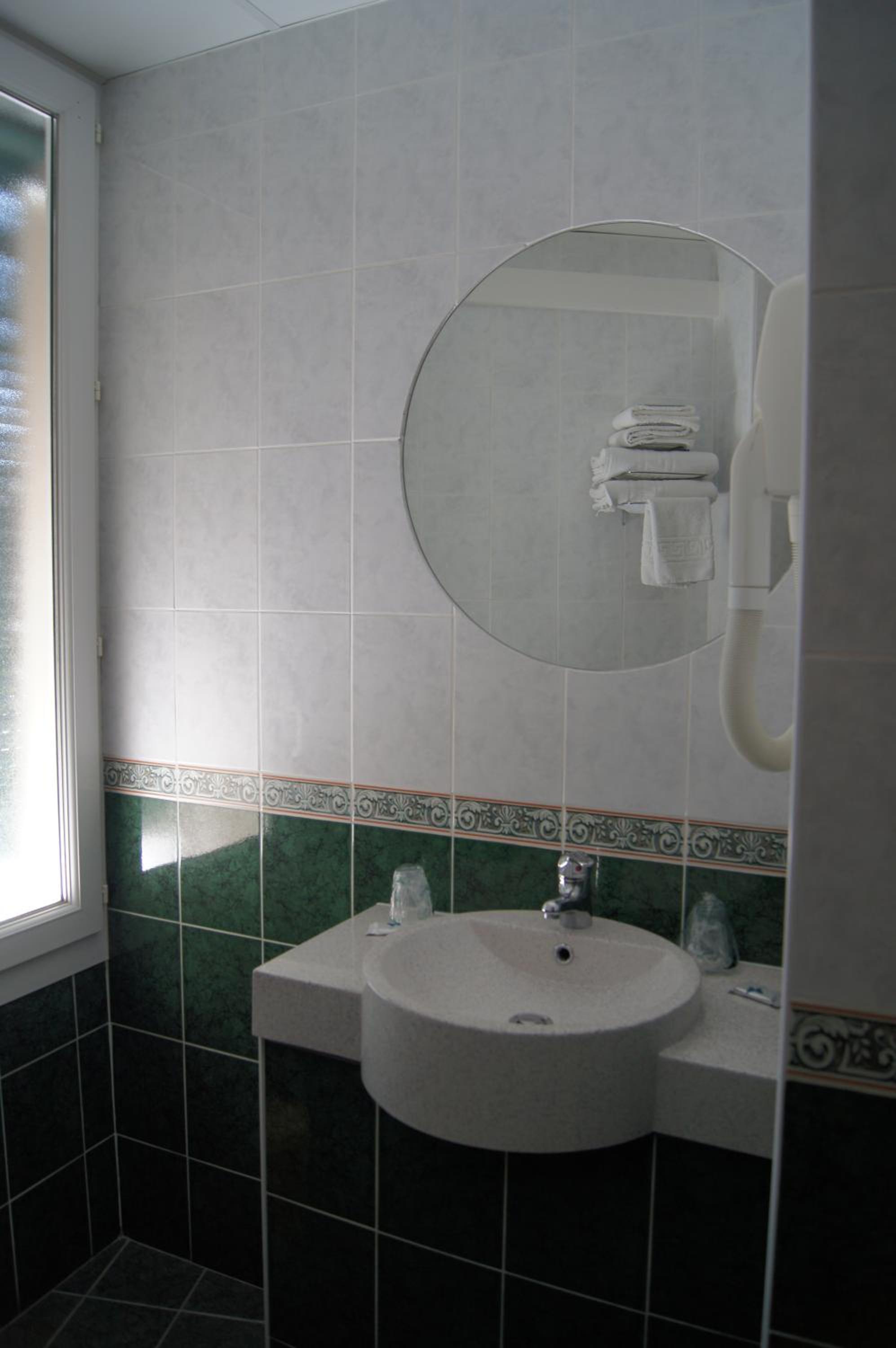 Twin Room - Photo 2