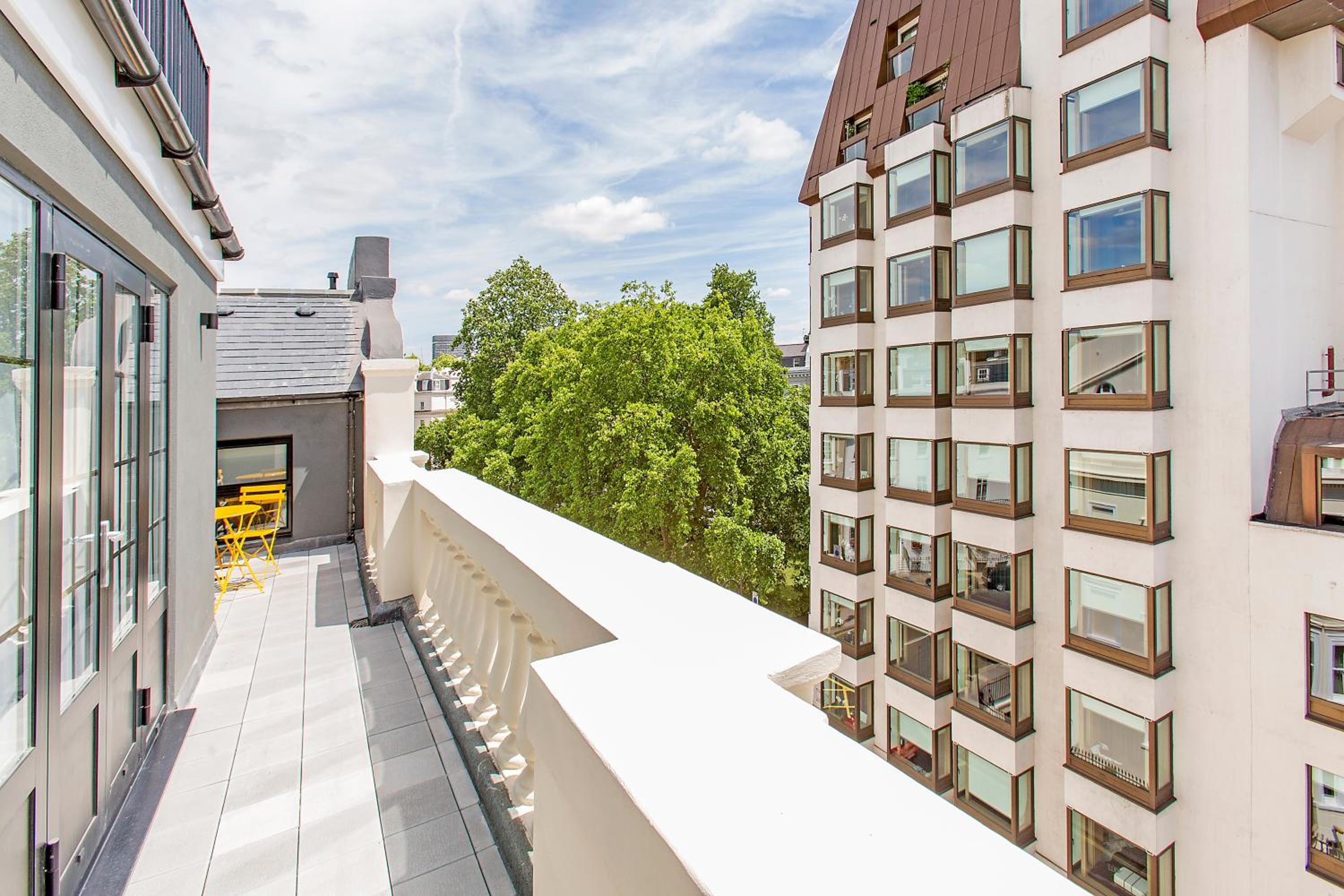 Three Bedroom Penthouse with Balcony photo 2