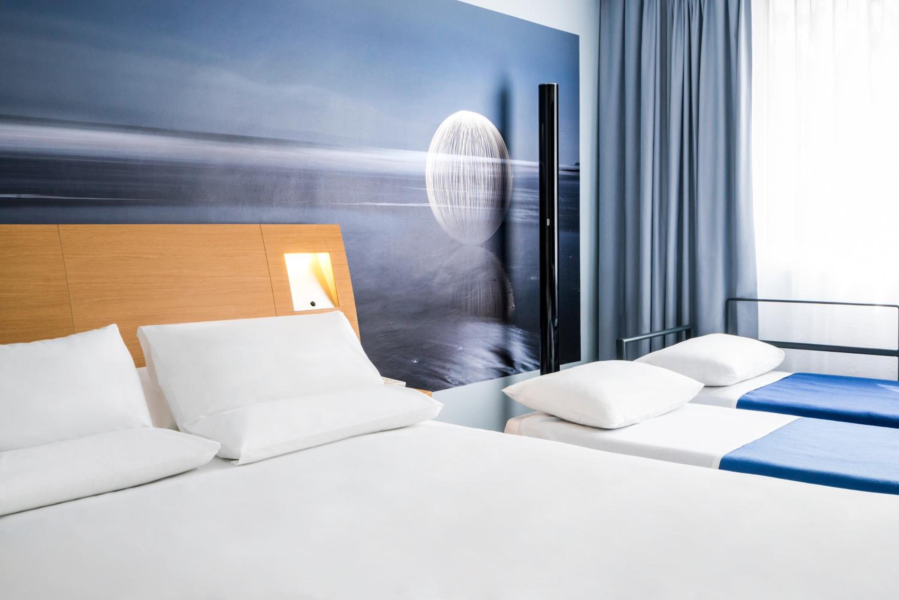 Comfort Room with Double Bed and Two Single Sofa Beds photo 1