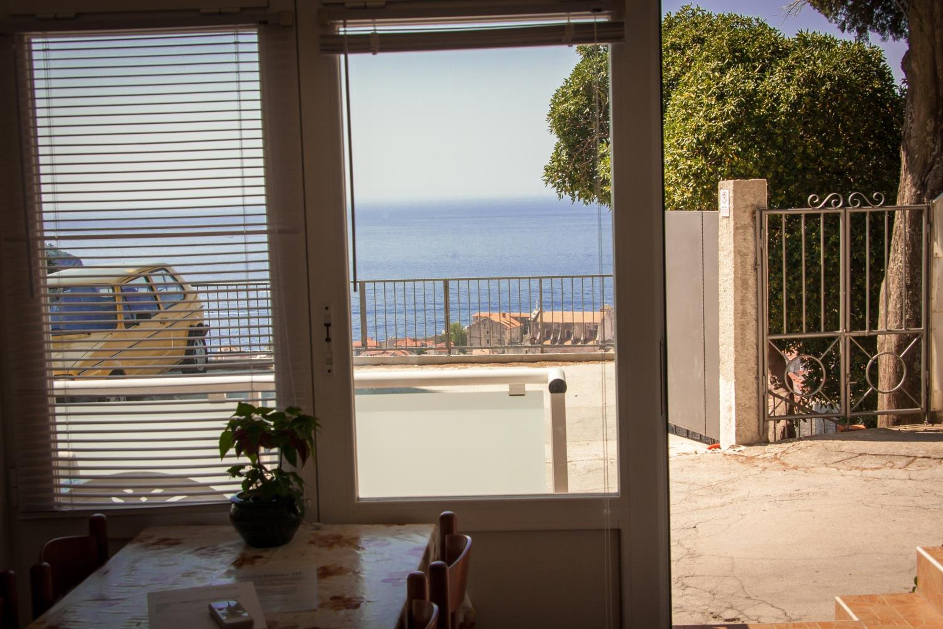 Studio Apartment with Sea View photo 2