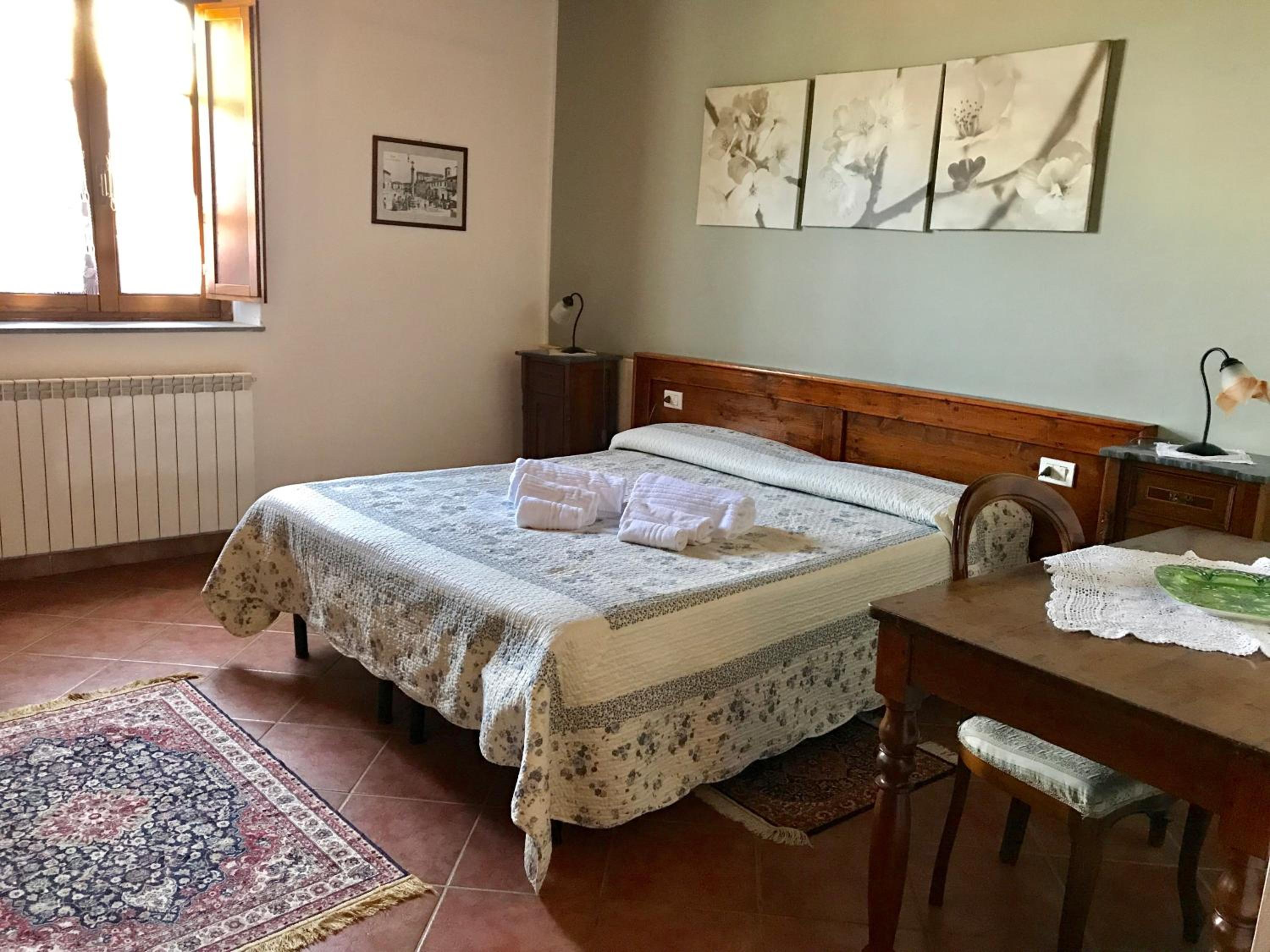 Double Room - Photo 10