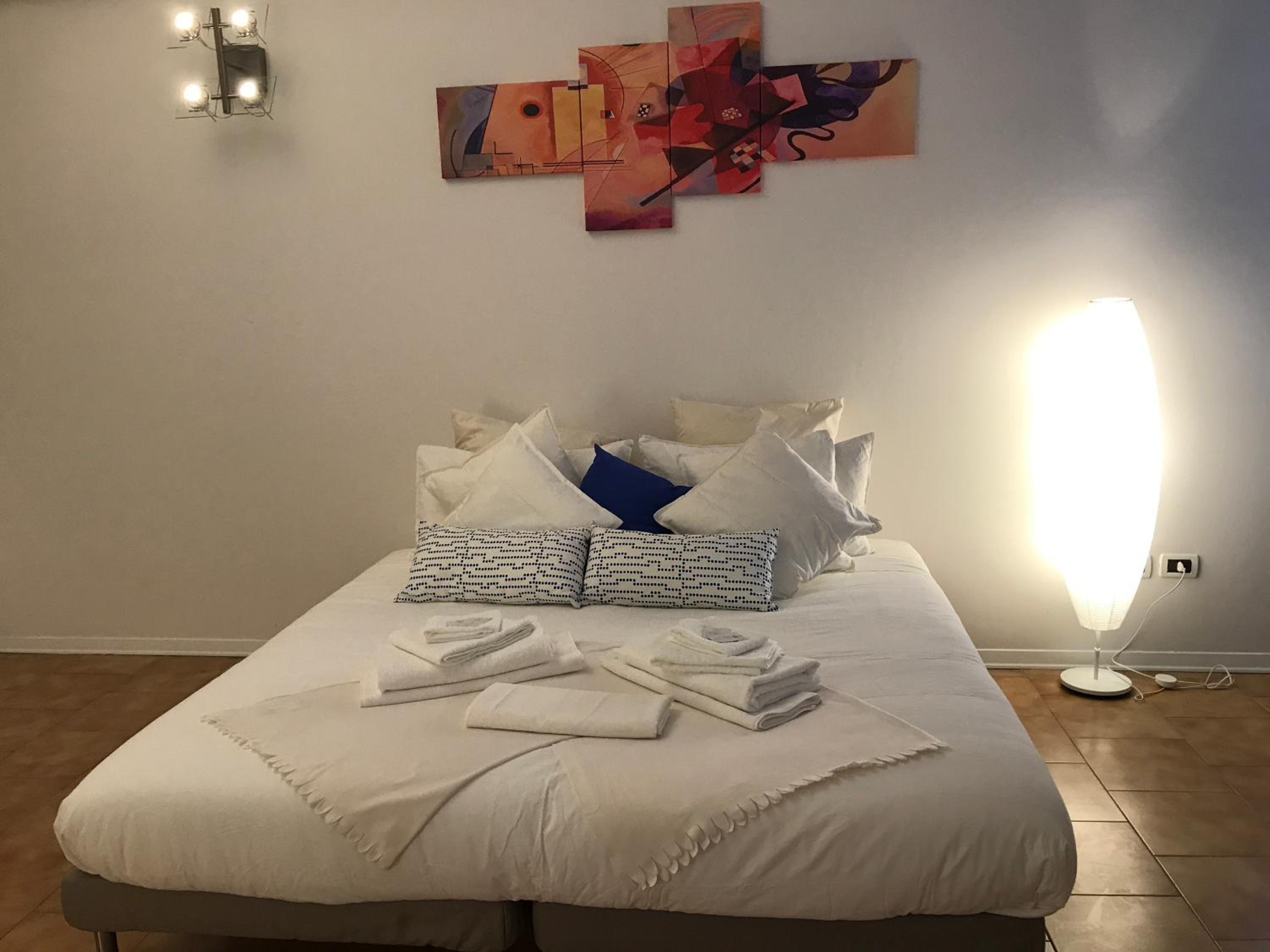 Studio Apartment - Photo 2