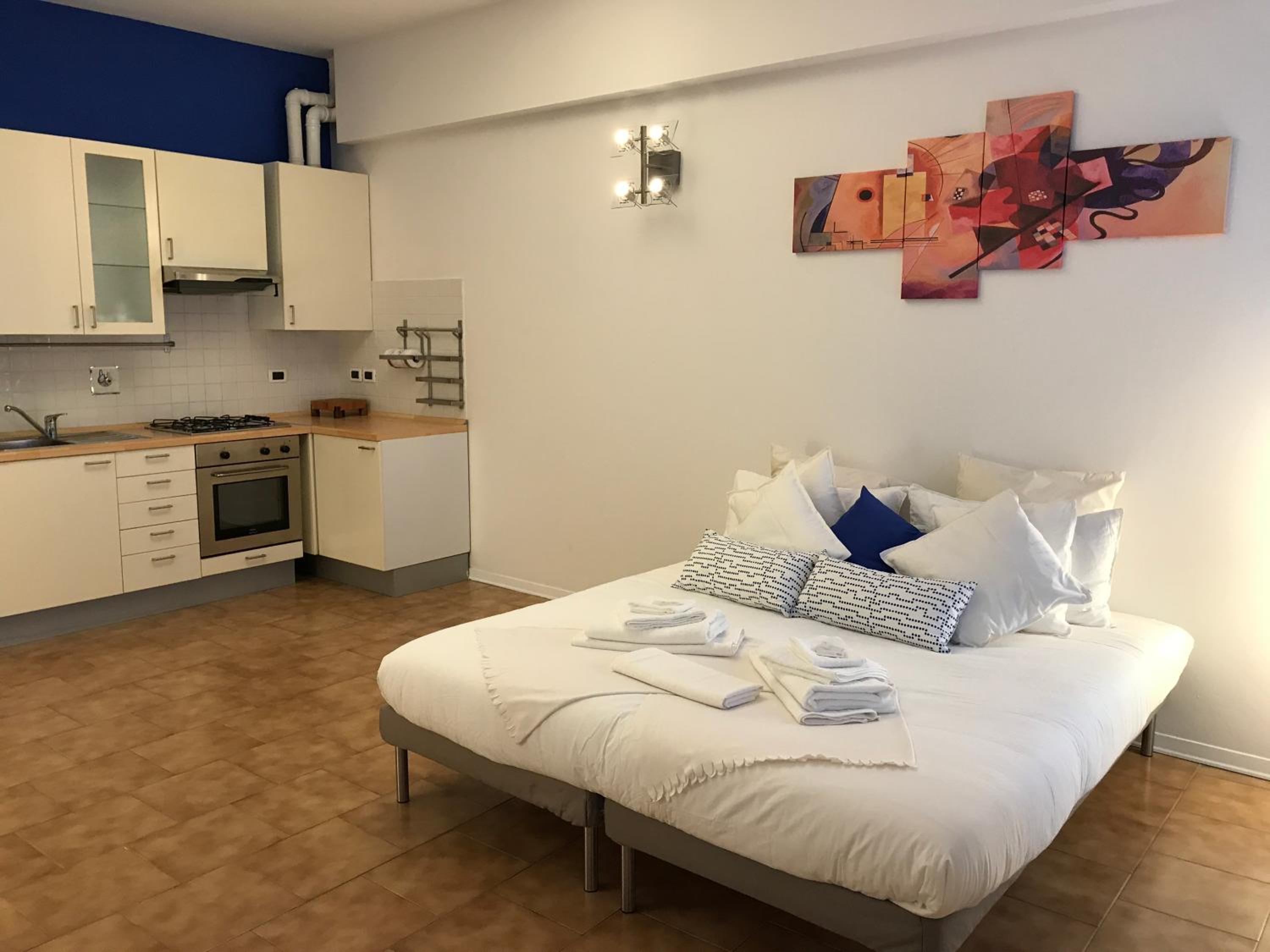 Studio Apartment - Photo 3