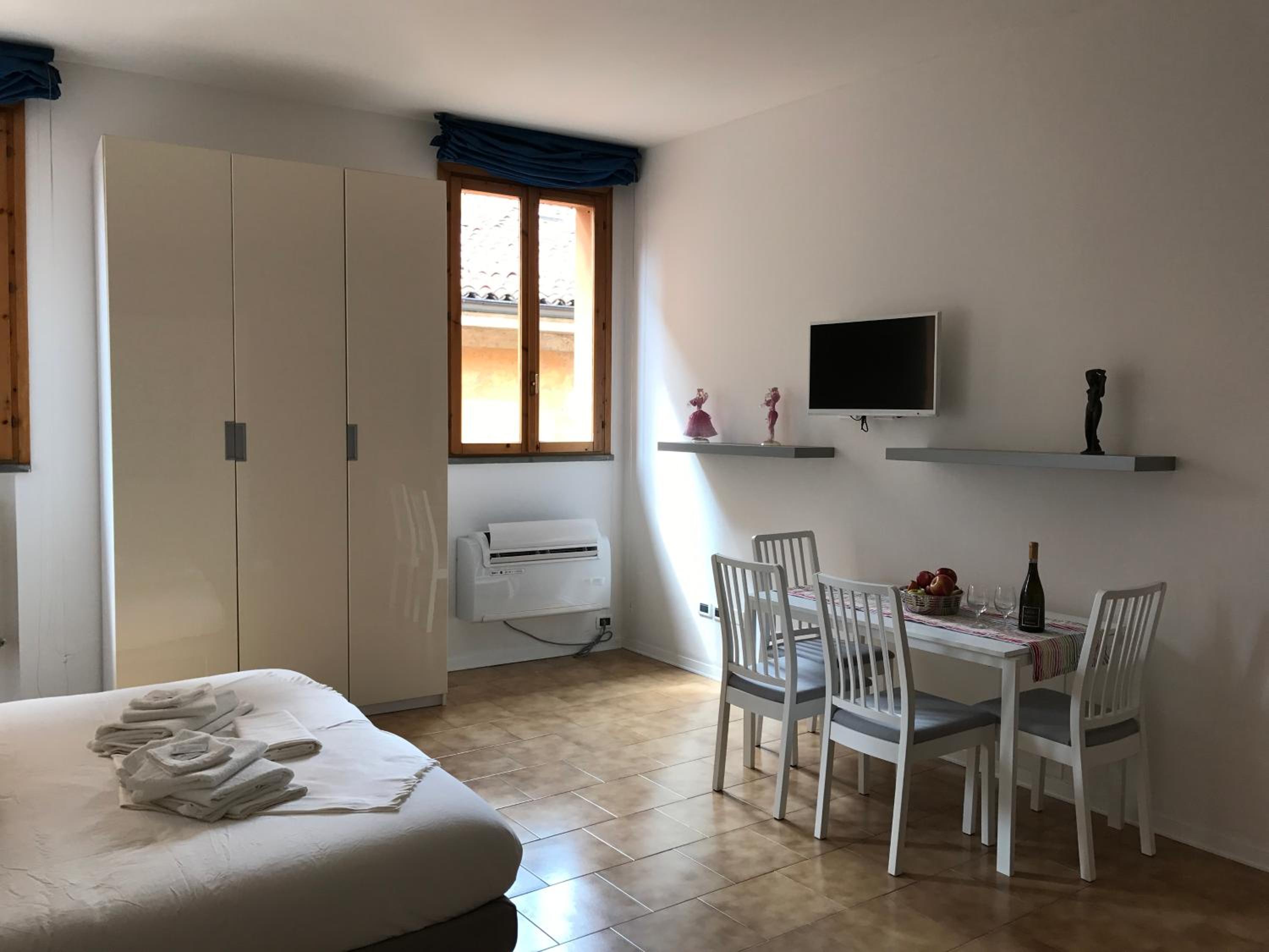 Studio Apartment - Photo 4