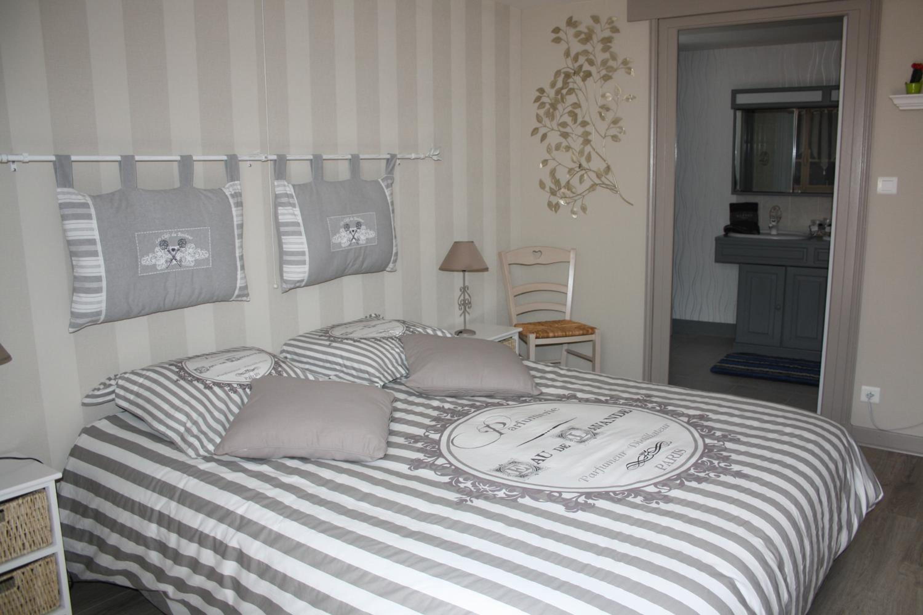 Queen Room with Spa Bath photo 2