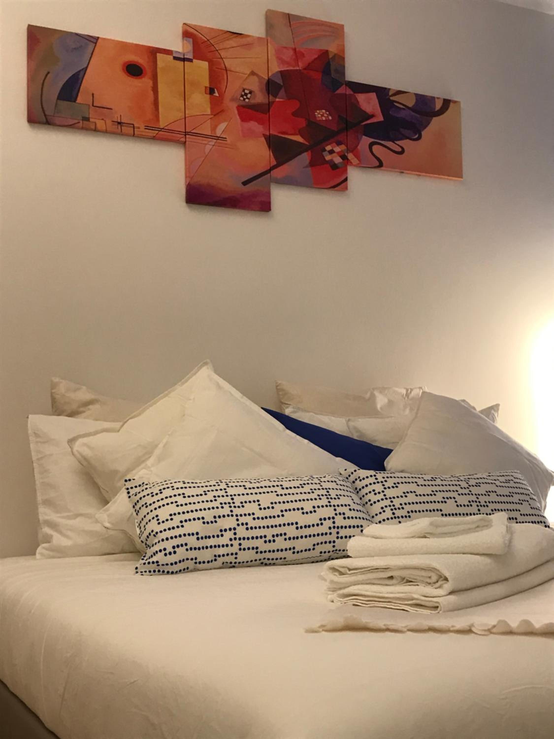 Studio Apartment - Photo 1