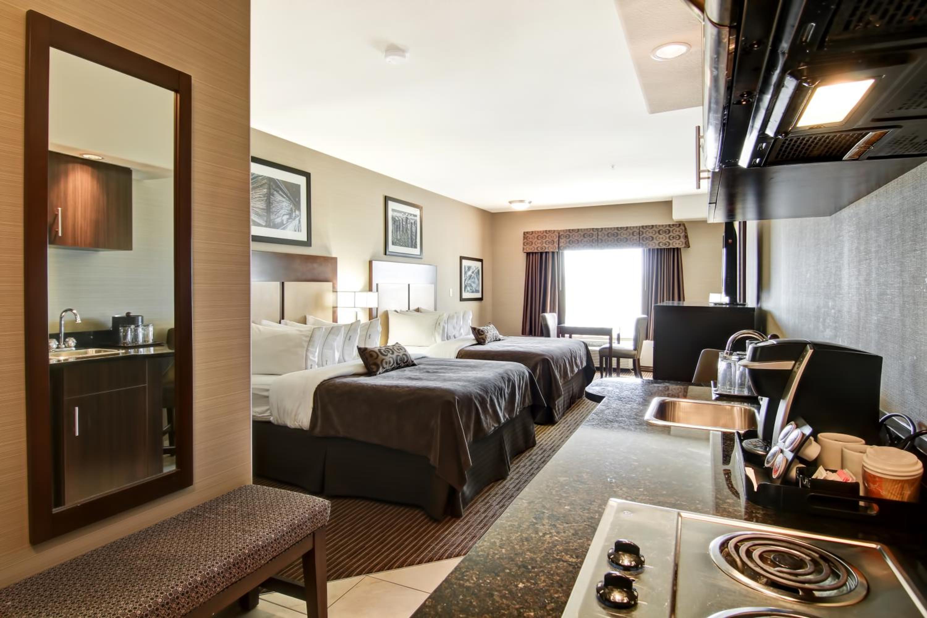 Deluxe Queen Room with Two Queen Beds photo 3