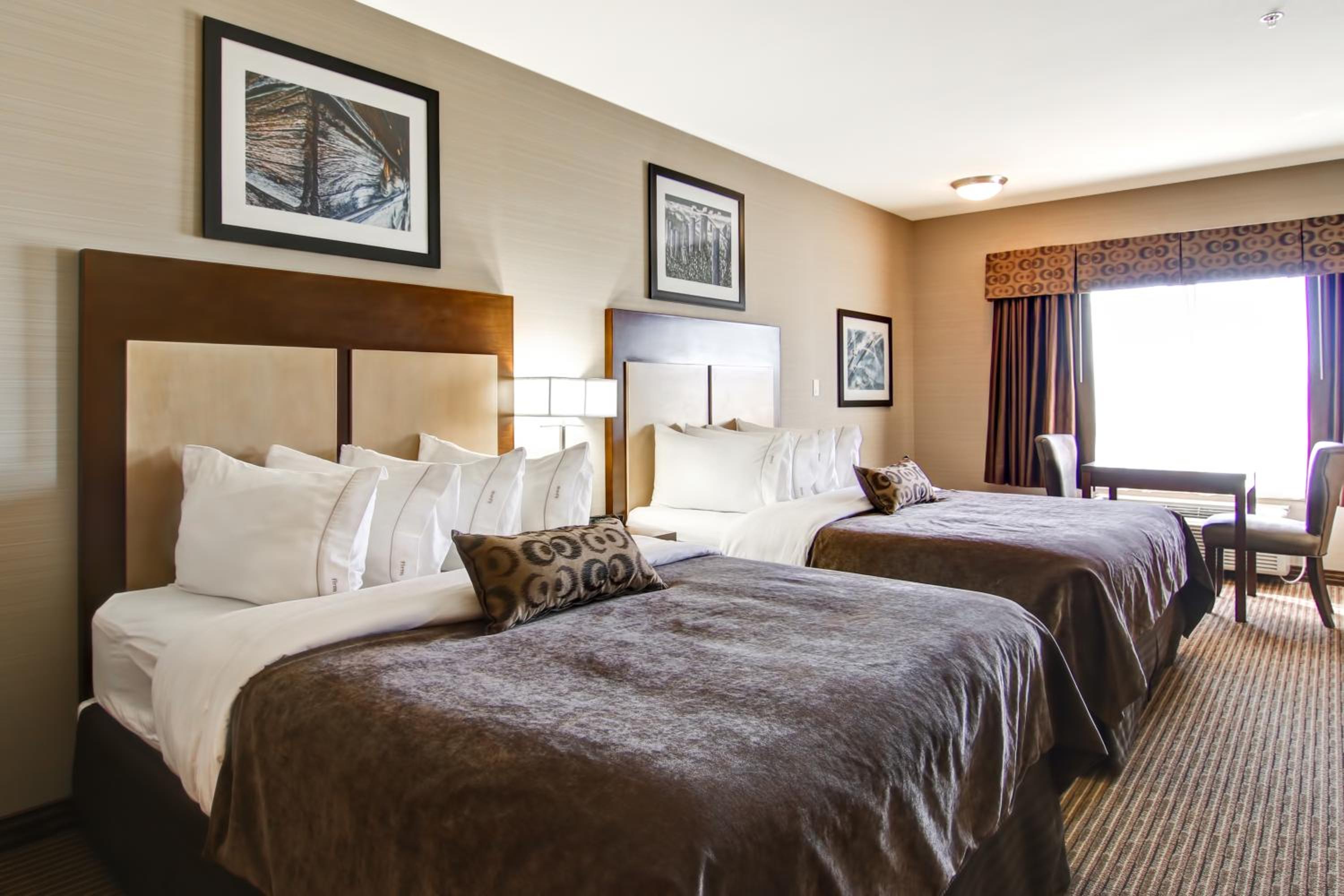 Queen Room with Two Queen Beds photo 2