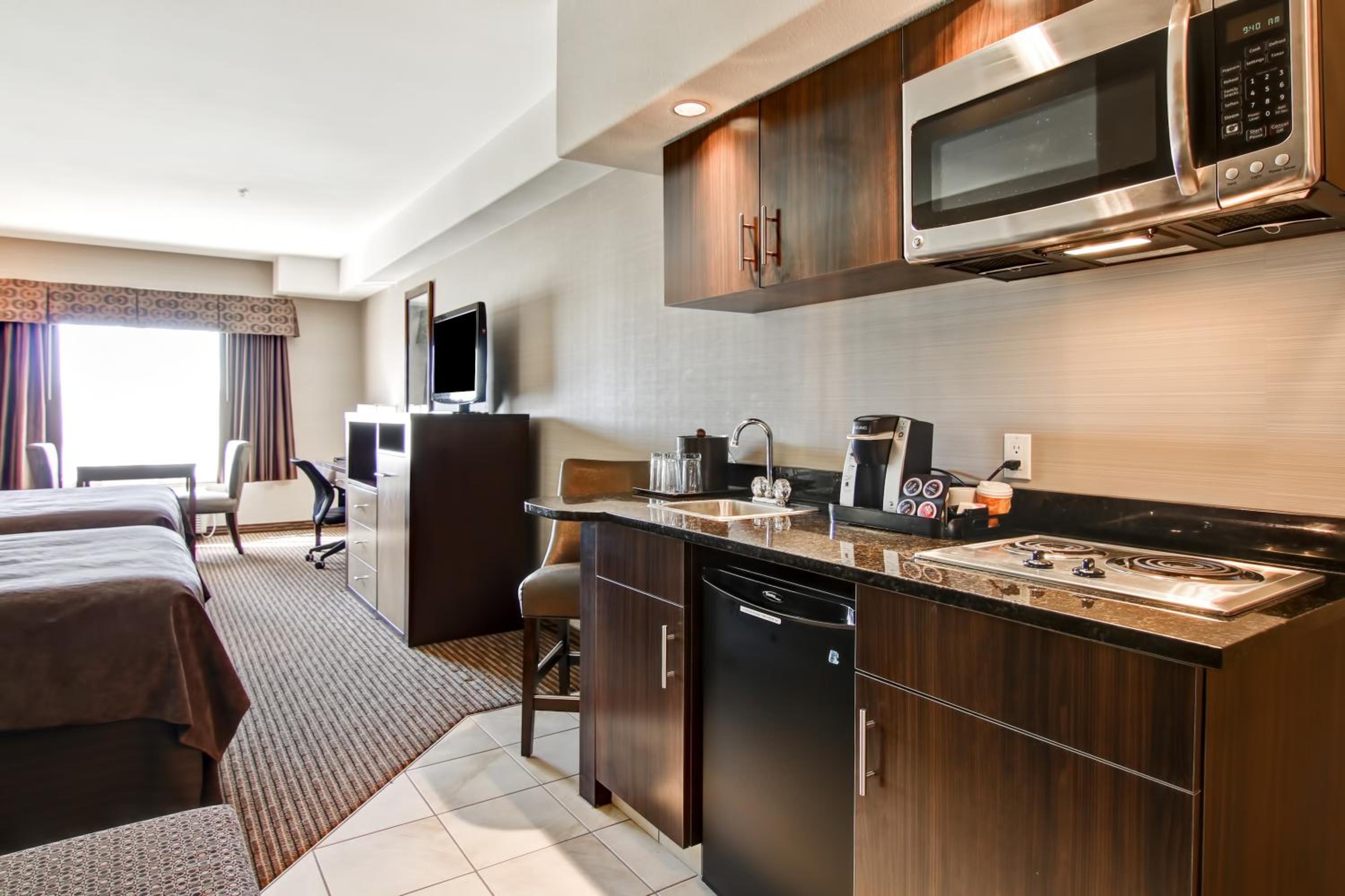 Deluxe Queen Room with Two Queen Beds photo 2