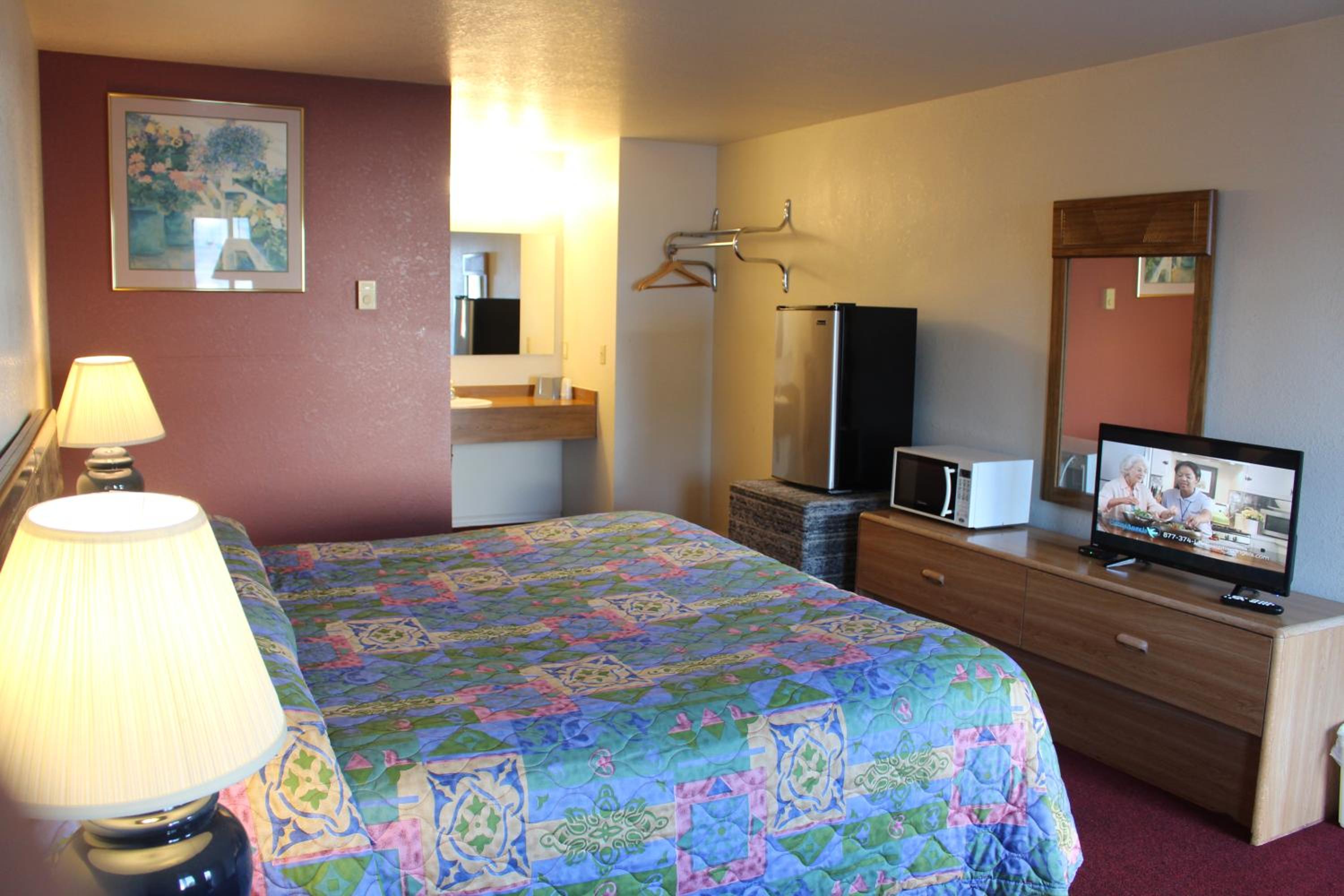 King Room - Non-Smoking photo 2